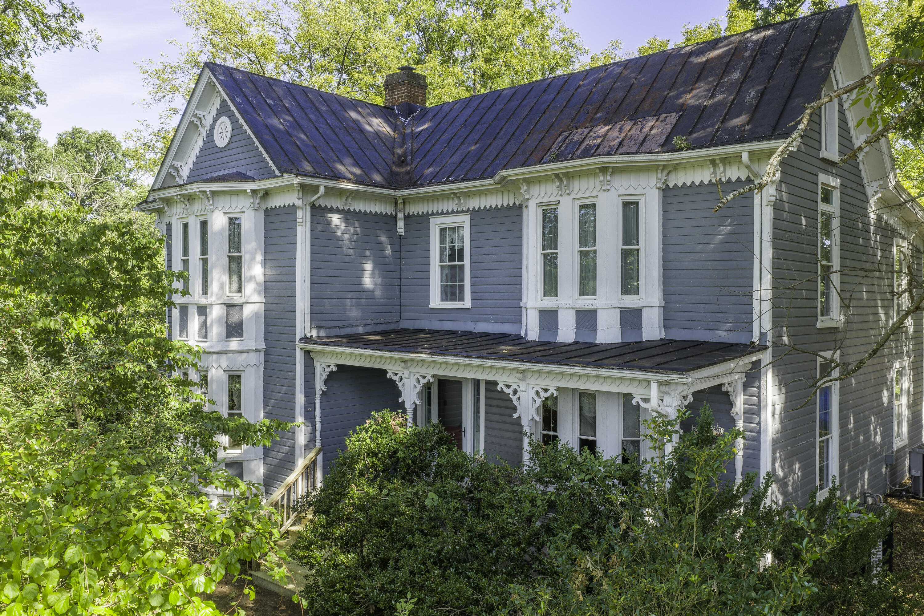 245 W 26TH St