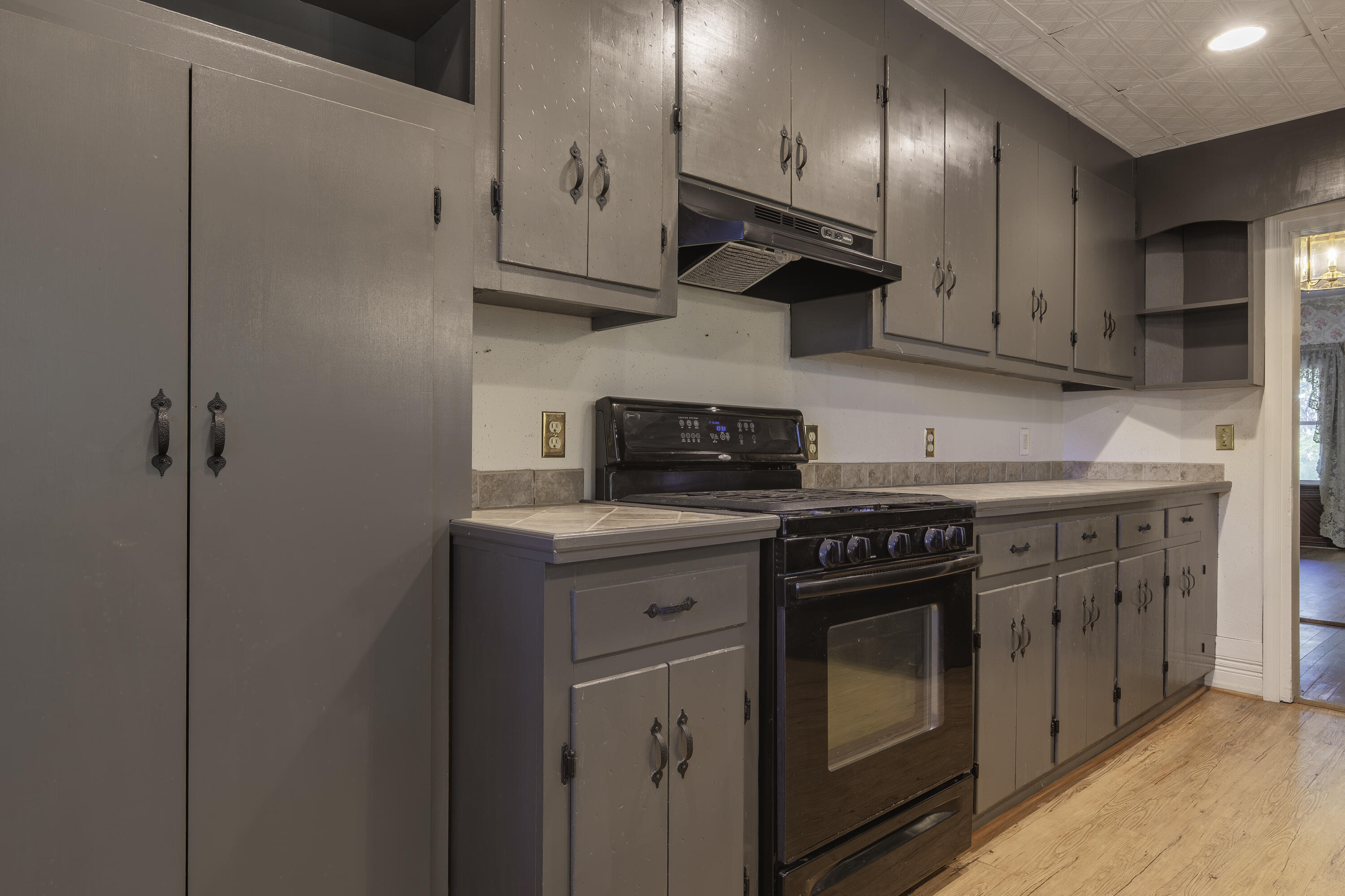 245 W 26TH St