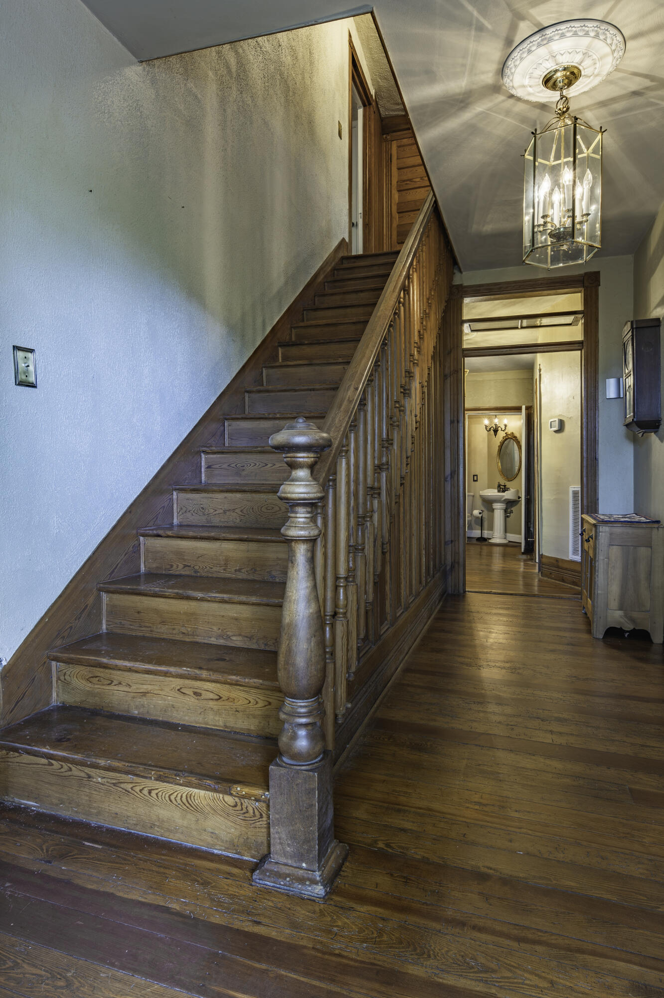 245 W 26TH St