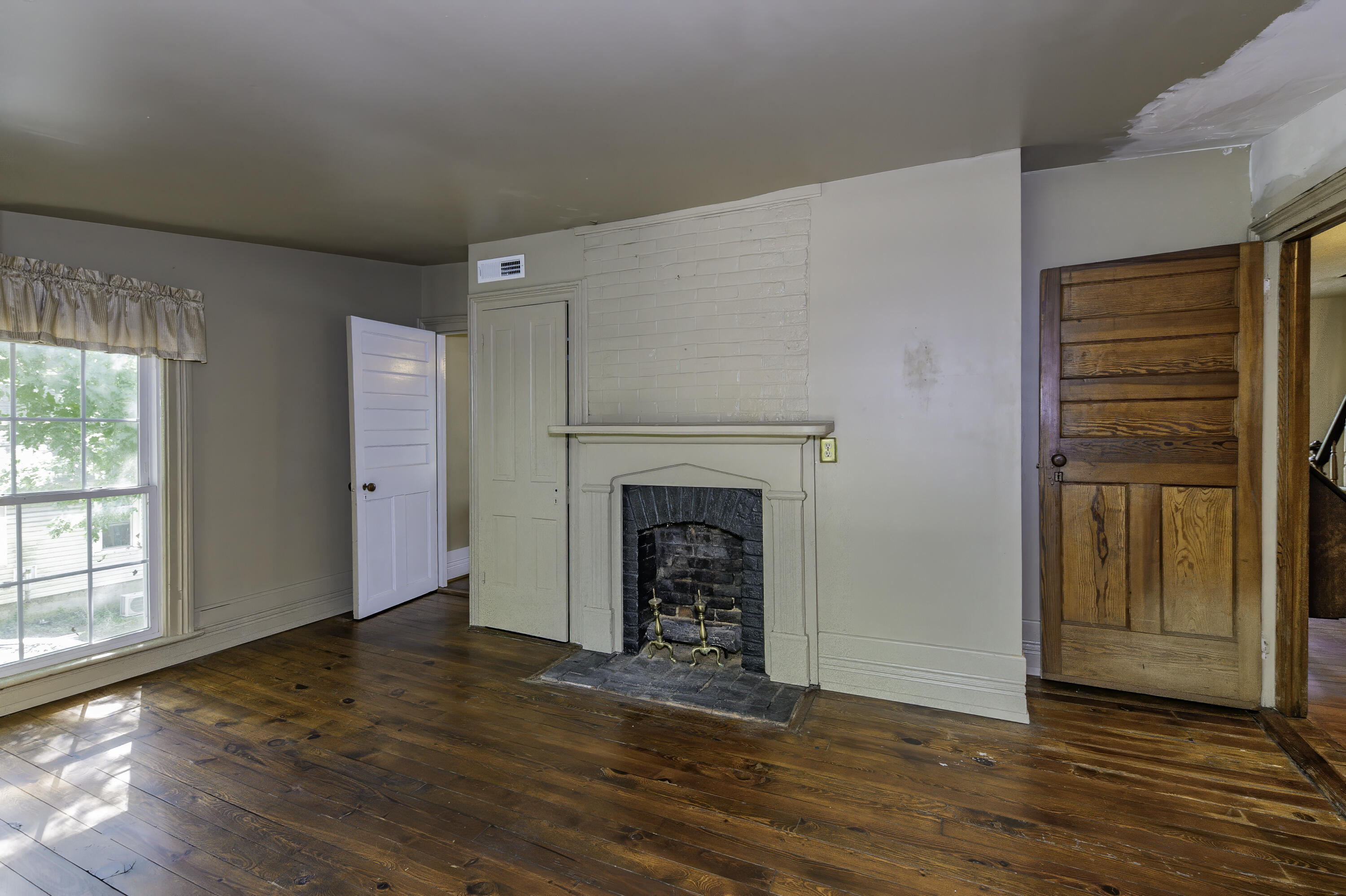 245 W 26TH St