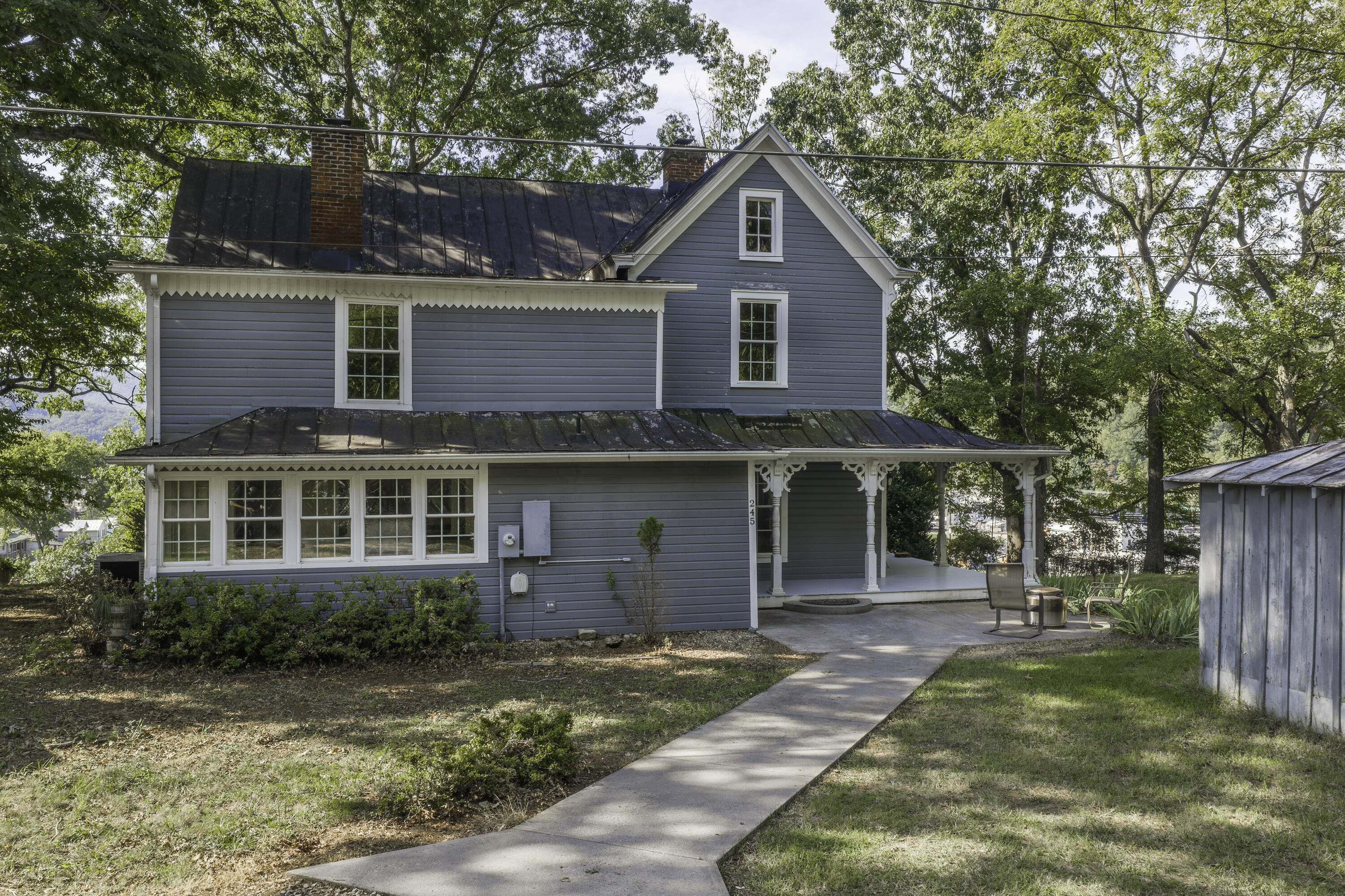 245 W 26TH St