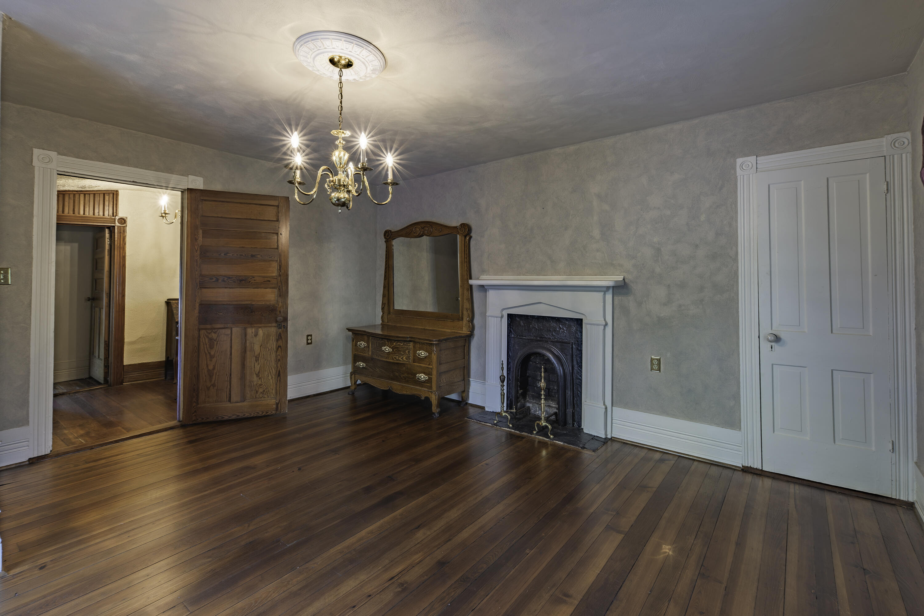 245 W 26TH St