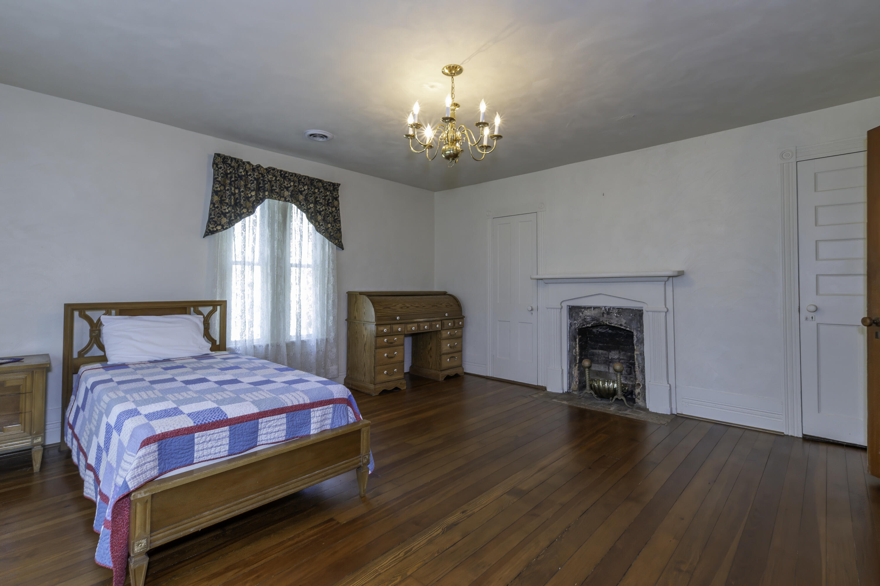 245 W 26TH St