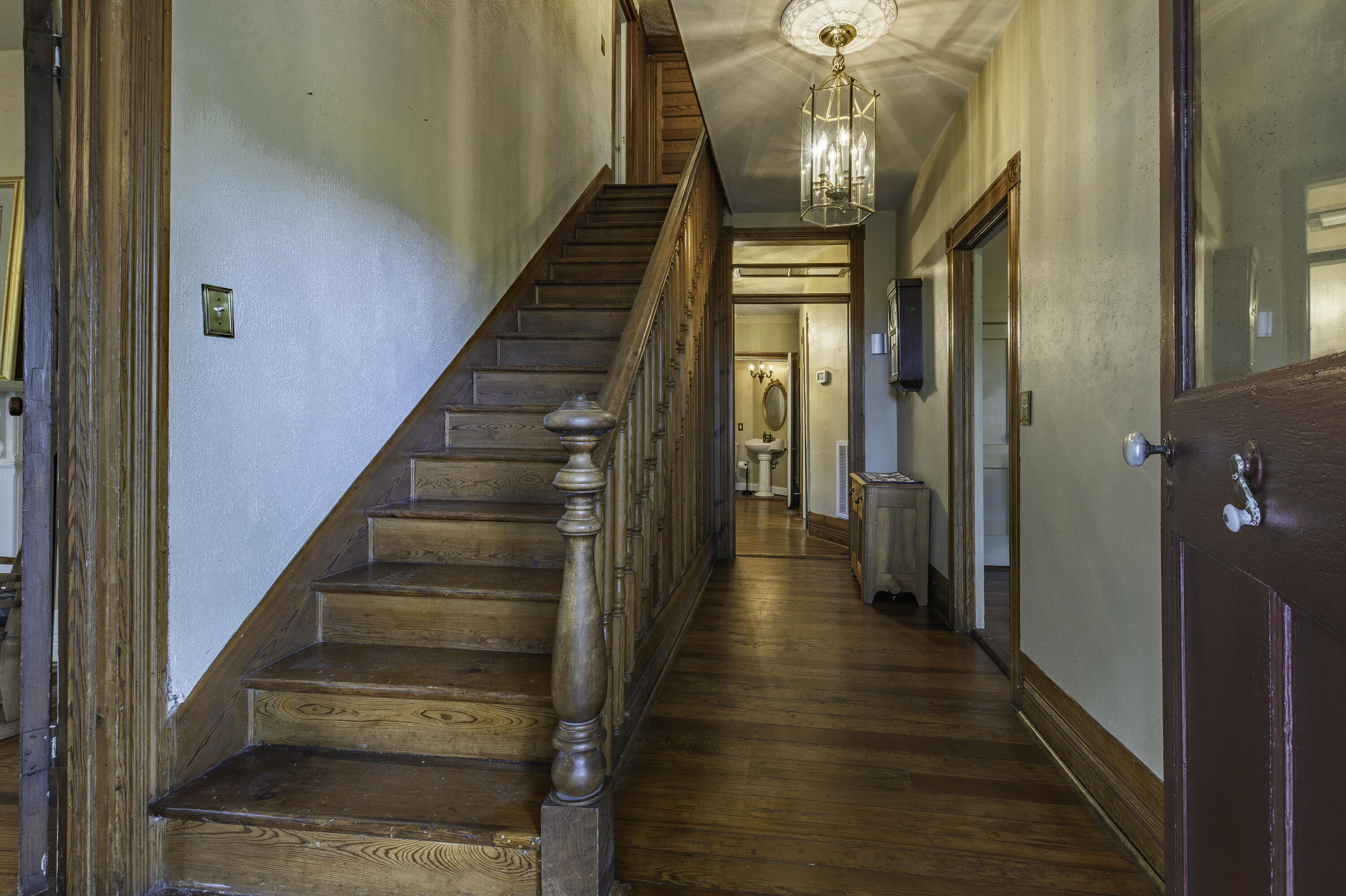 245 W 26TH St