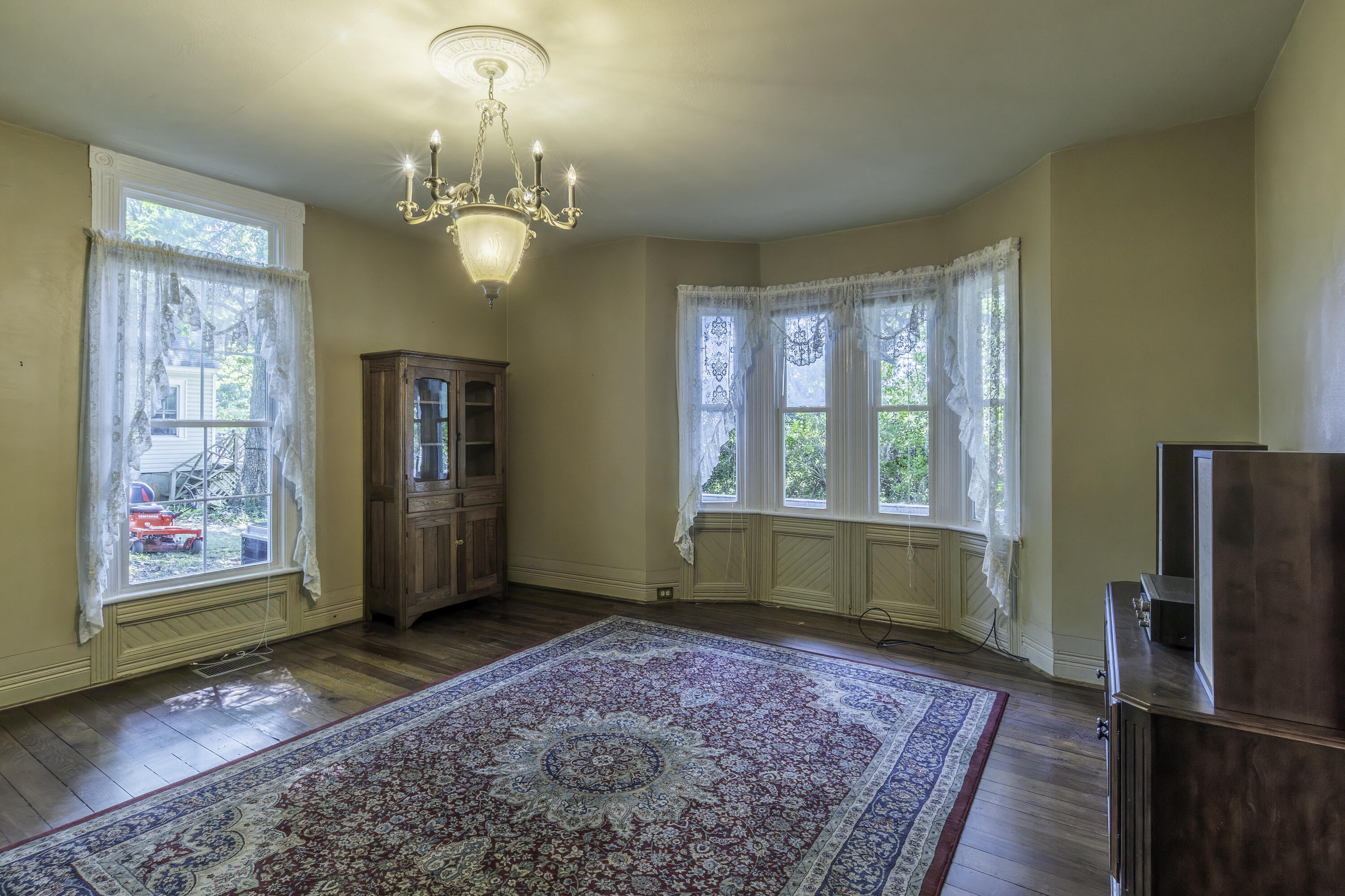 245 W 26TH St