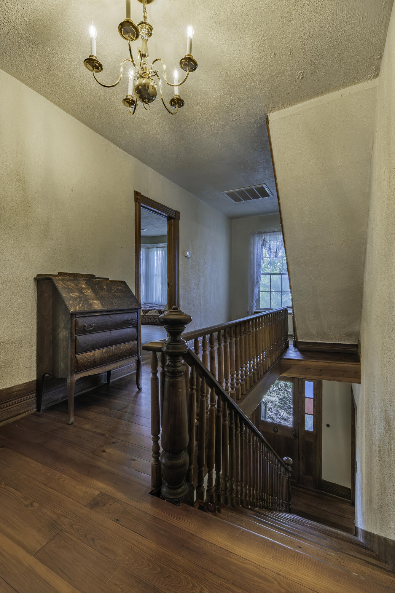 245 W 26TH St