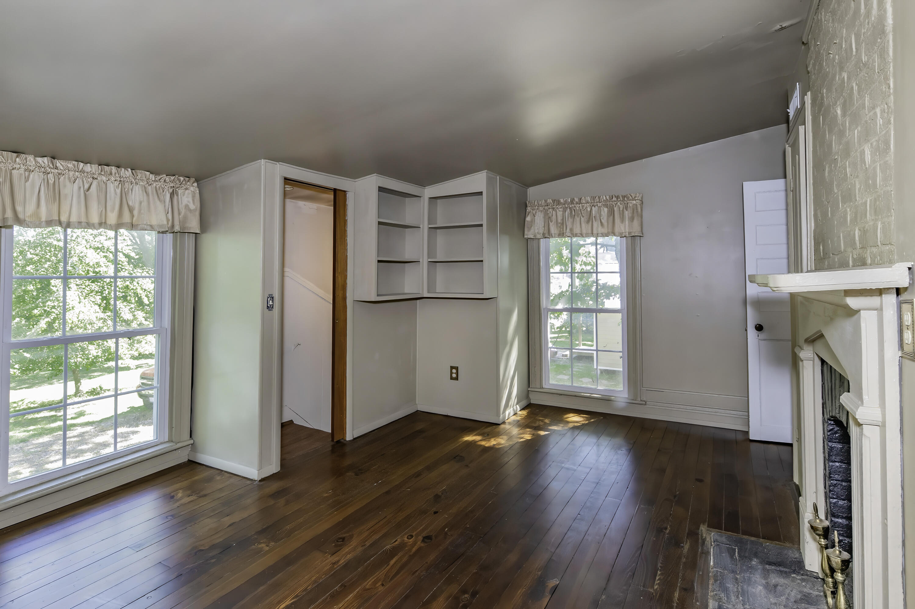 245 W 26TH St