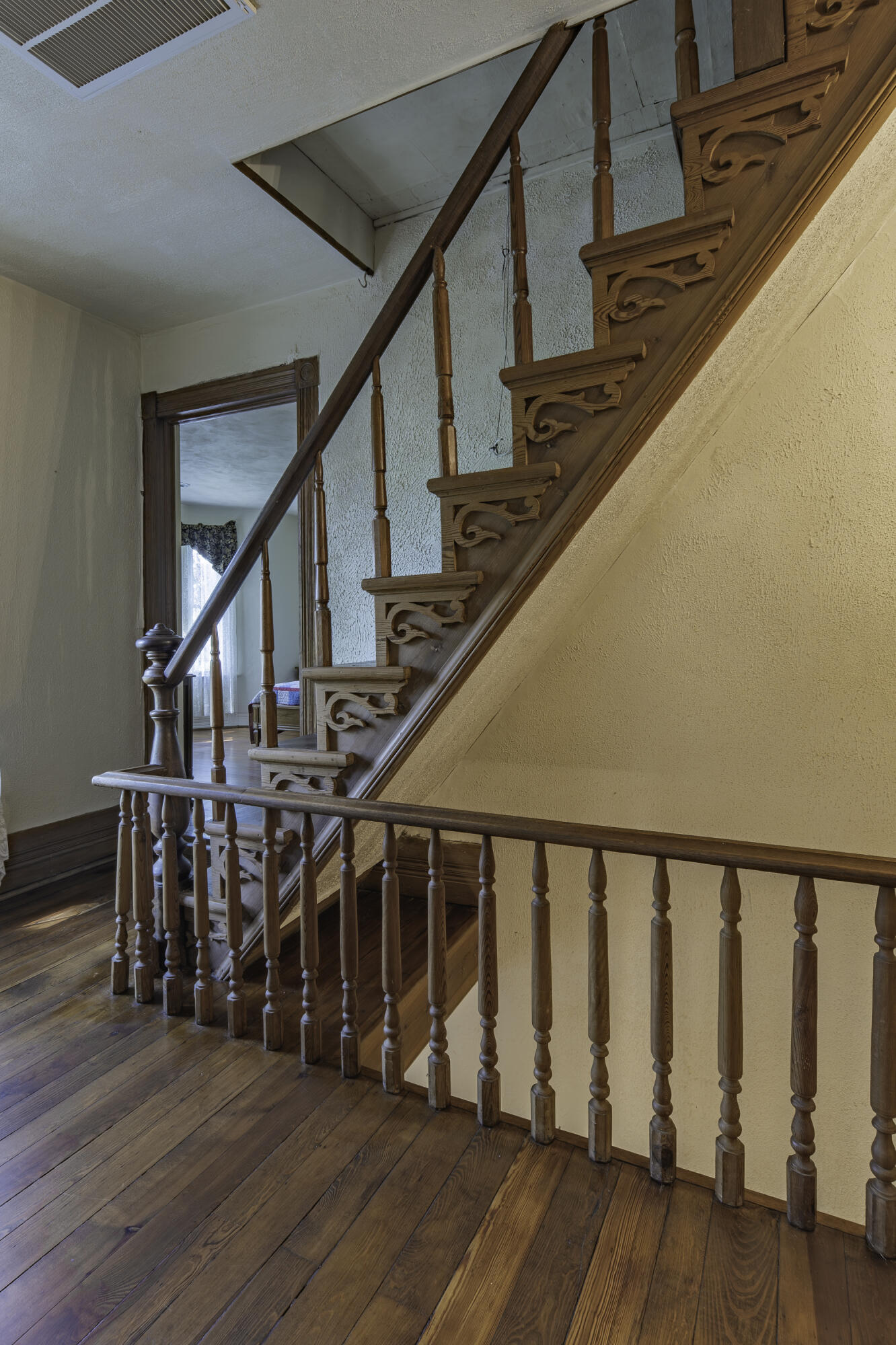 245 W 26TH St