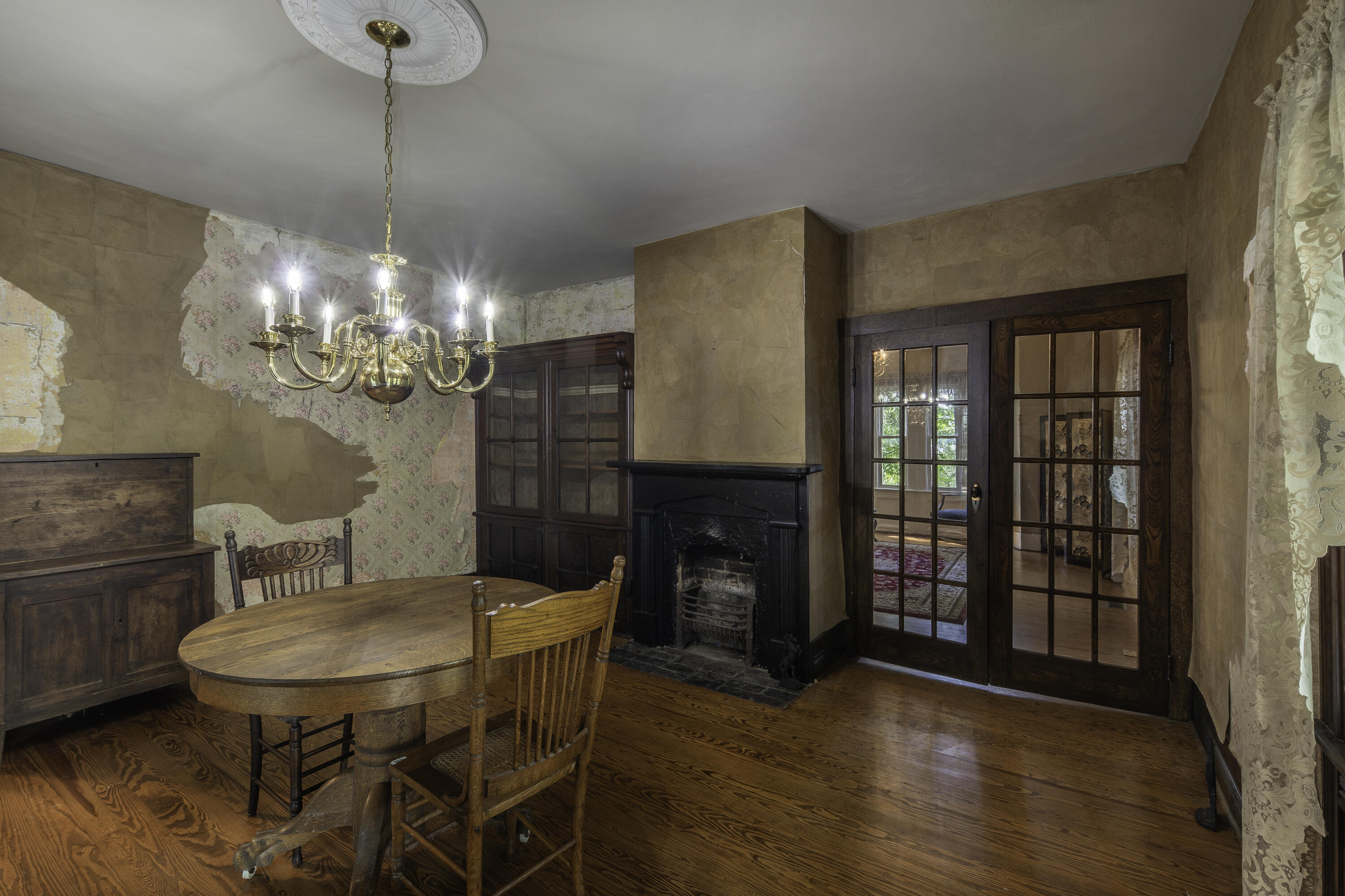 245 W 26TH St