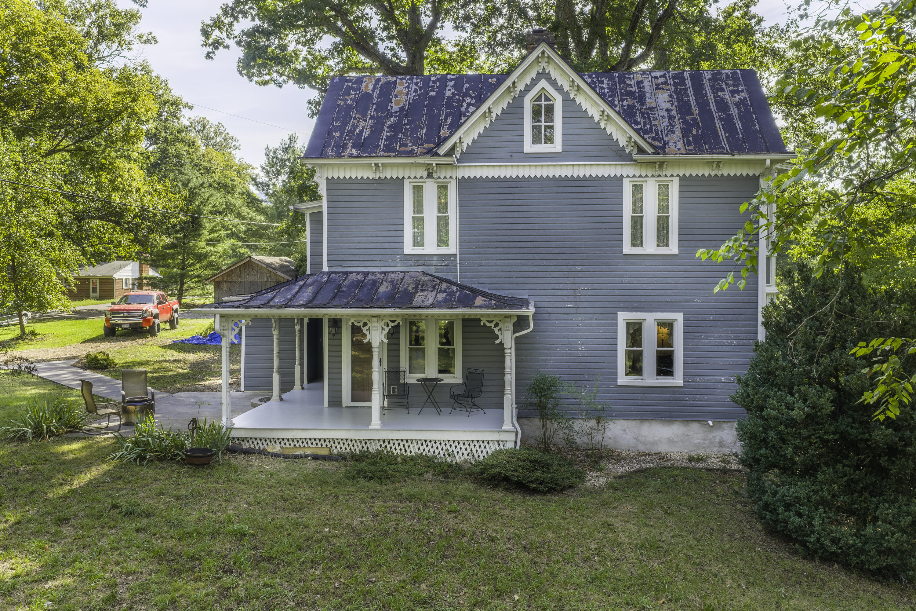 245 W 26TH St