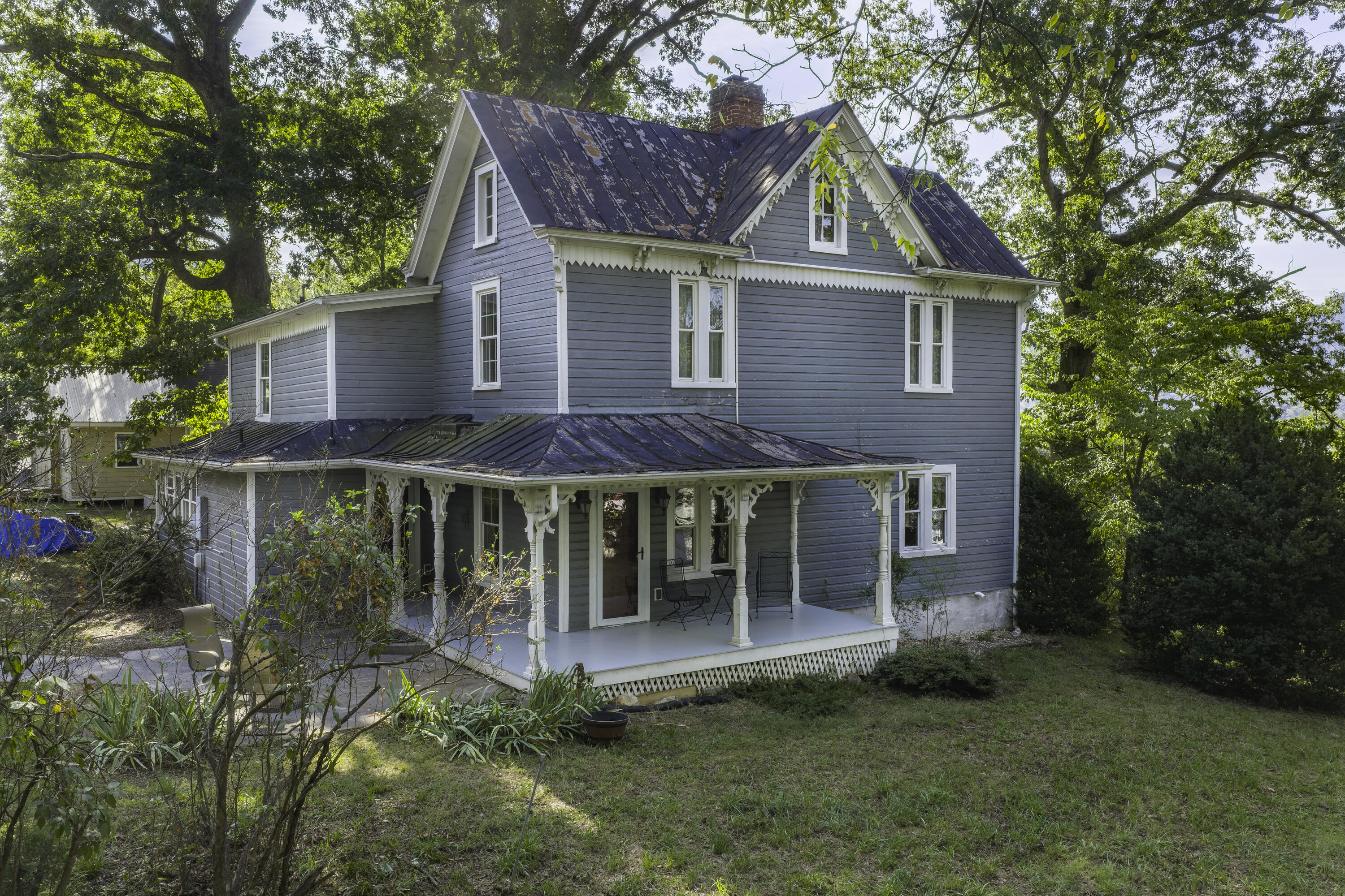 245 W 26TH St