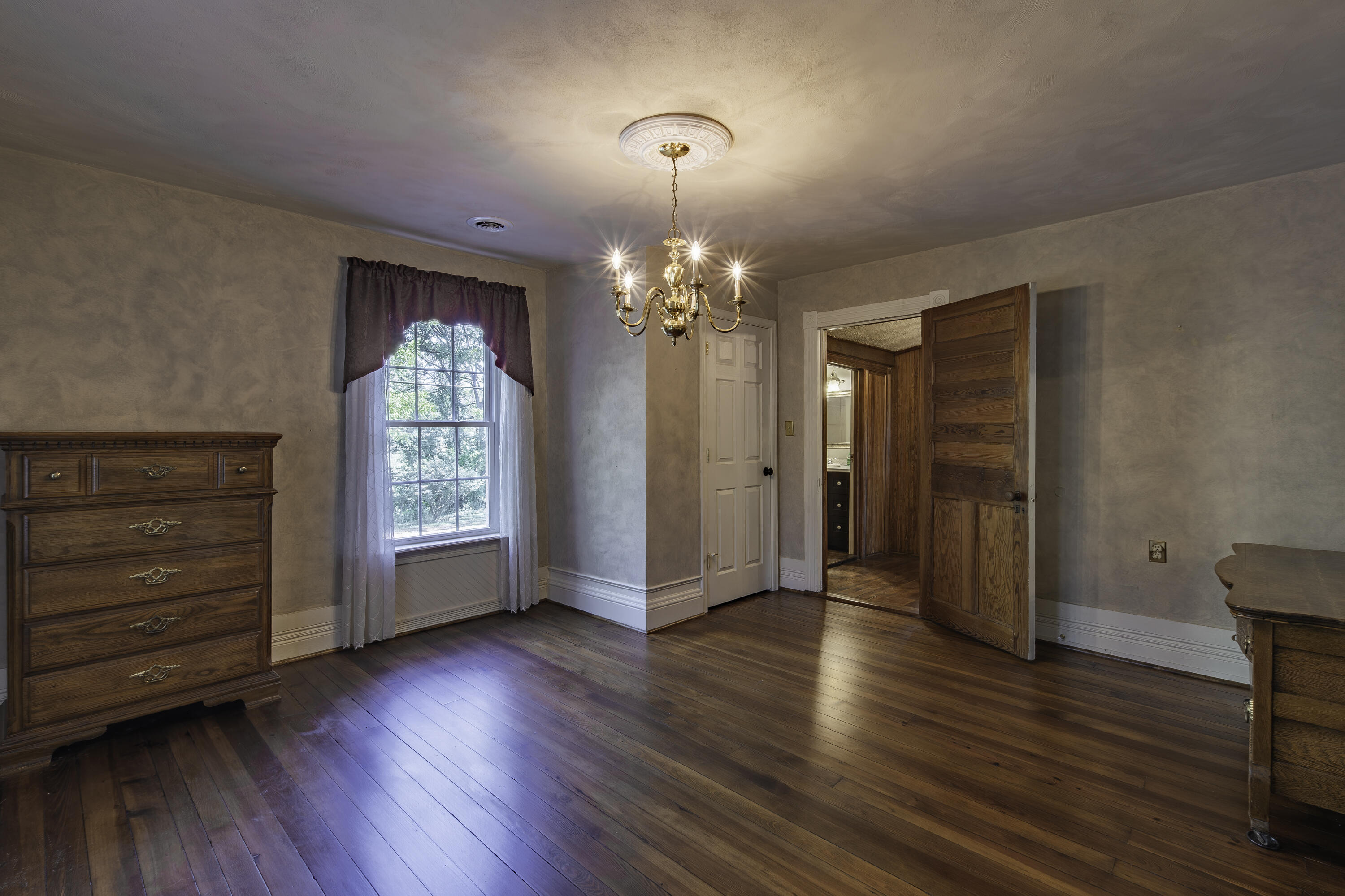 245 W 26TH St