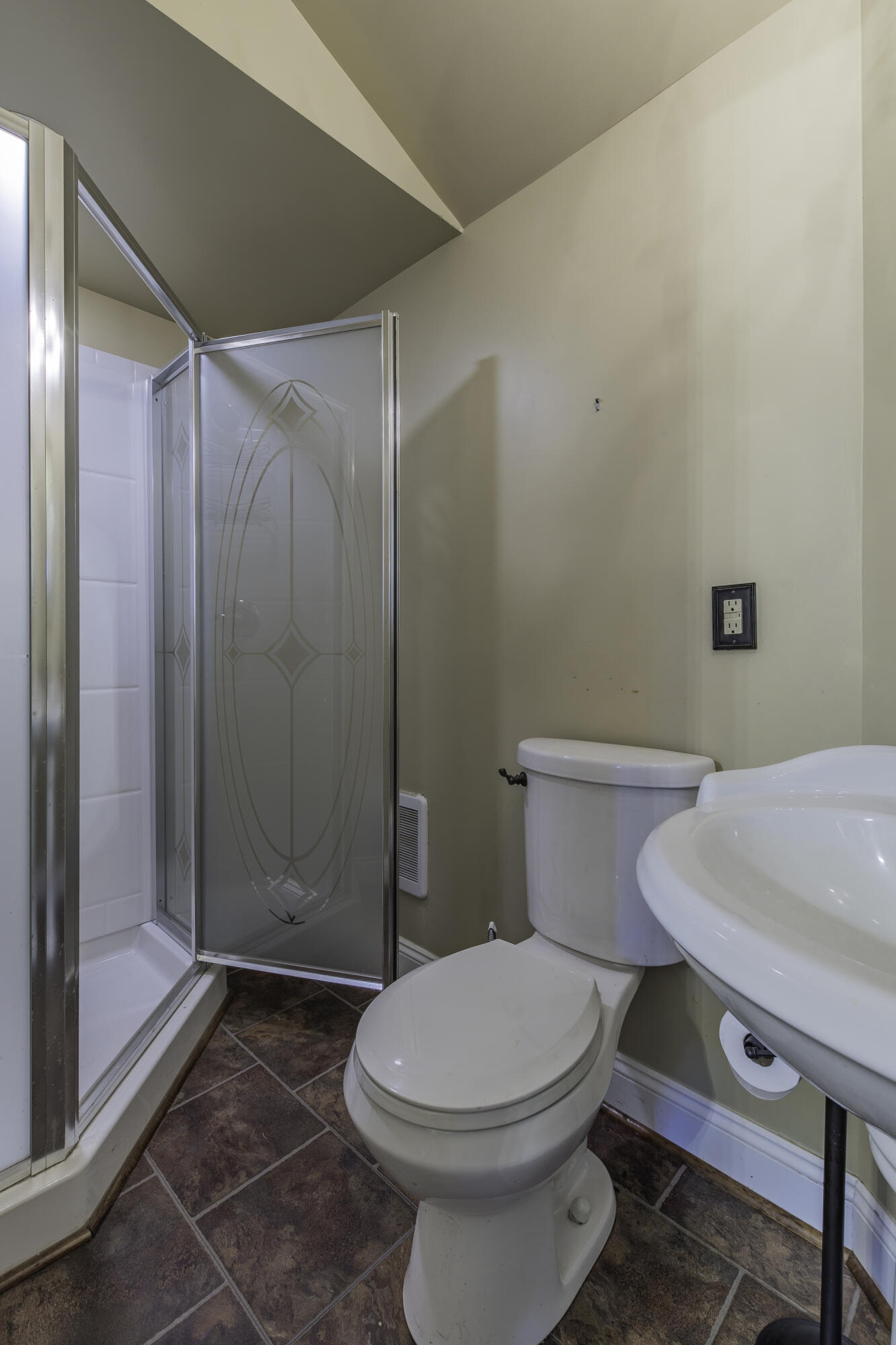 245 W 26TH St