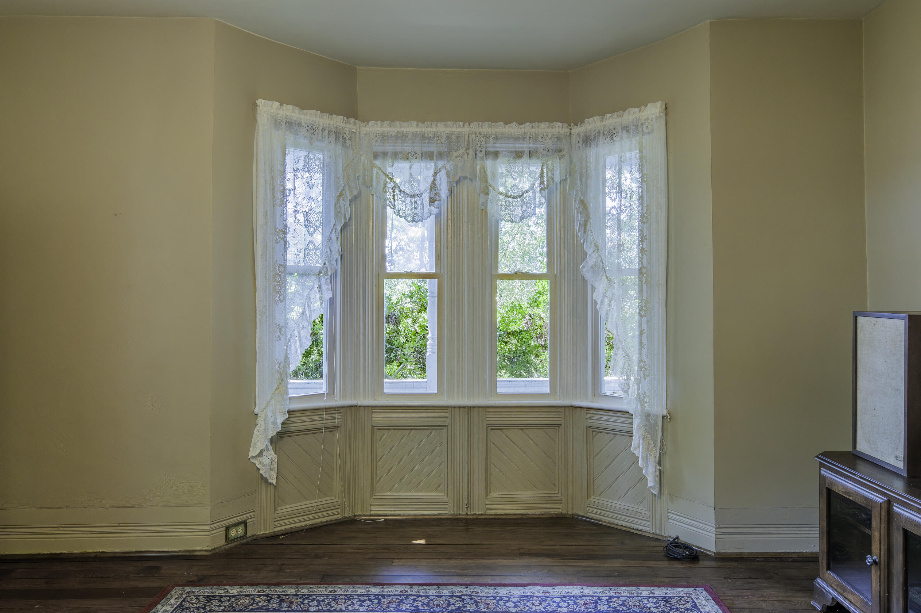 245 W 26TH St