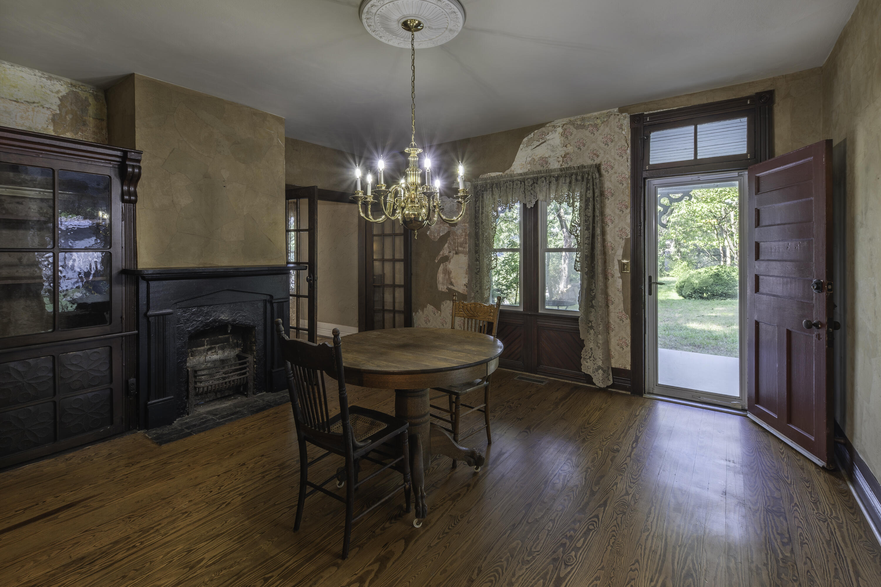 245 W 26TH St