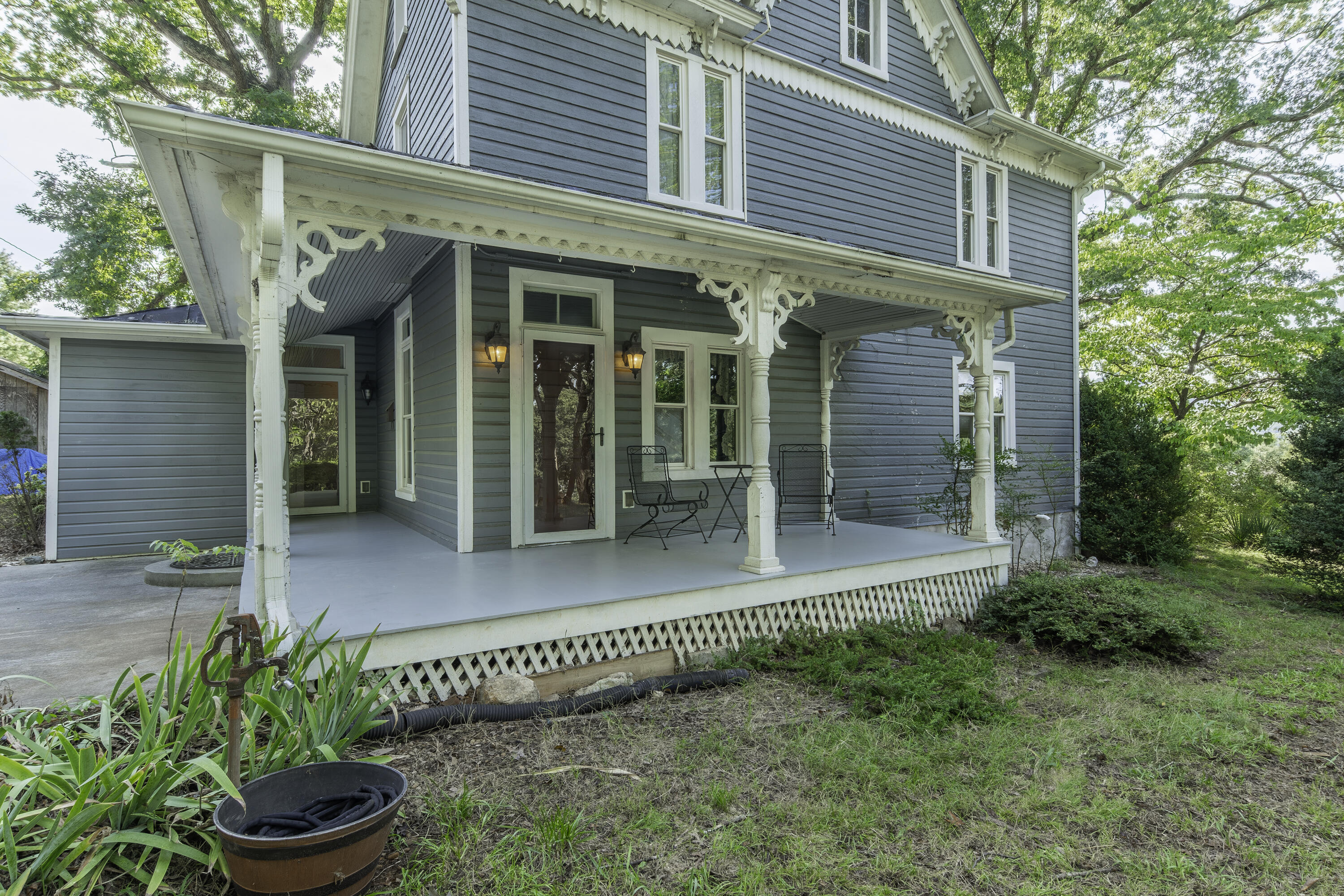 245 W 26TH St
