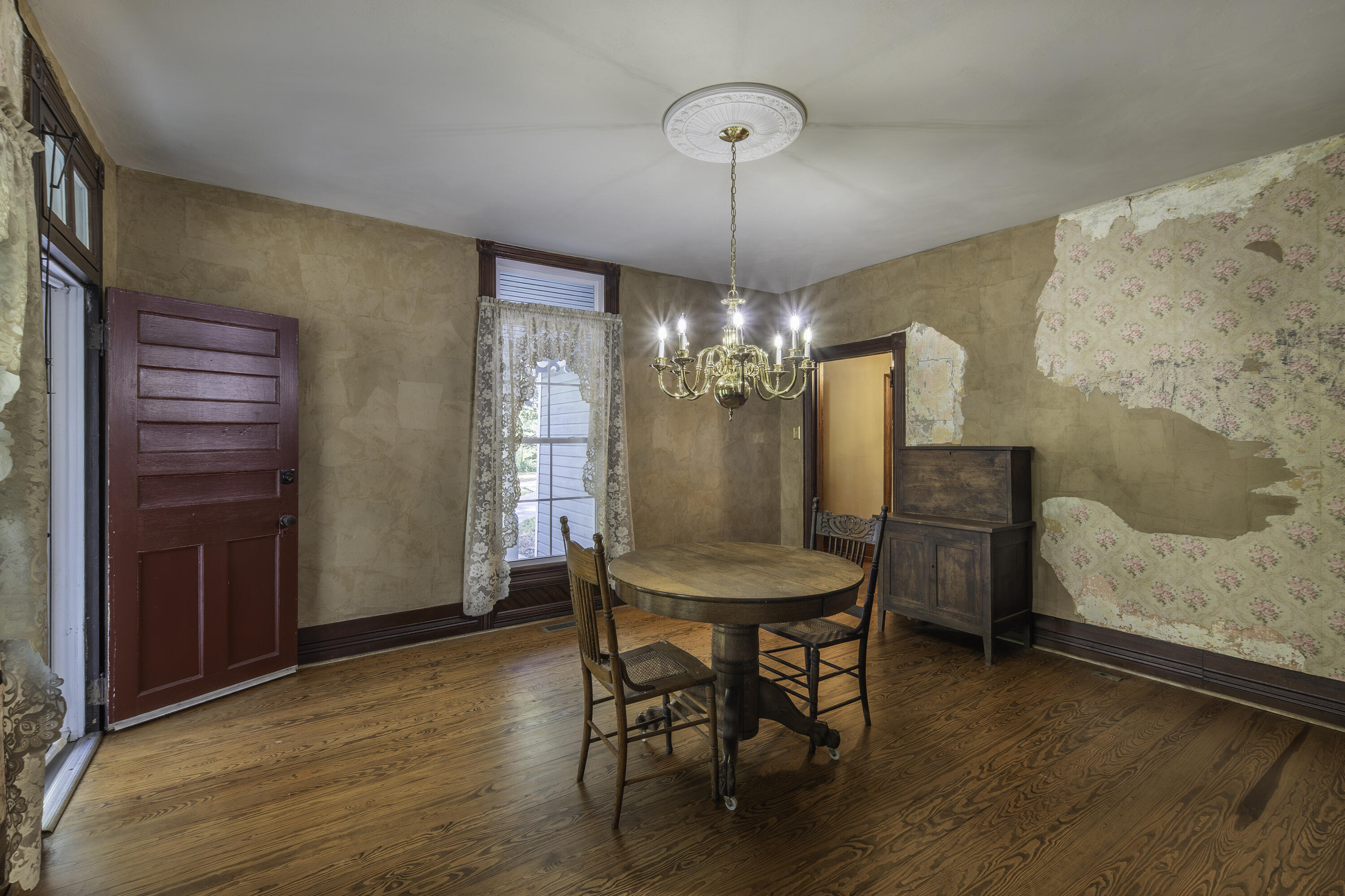 245 W 26TH St