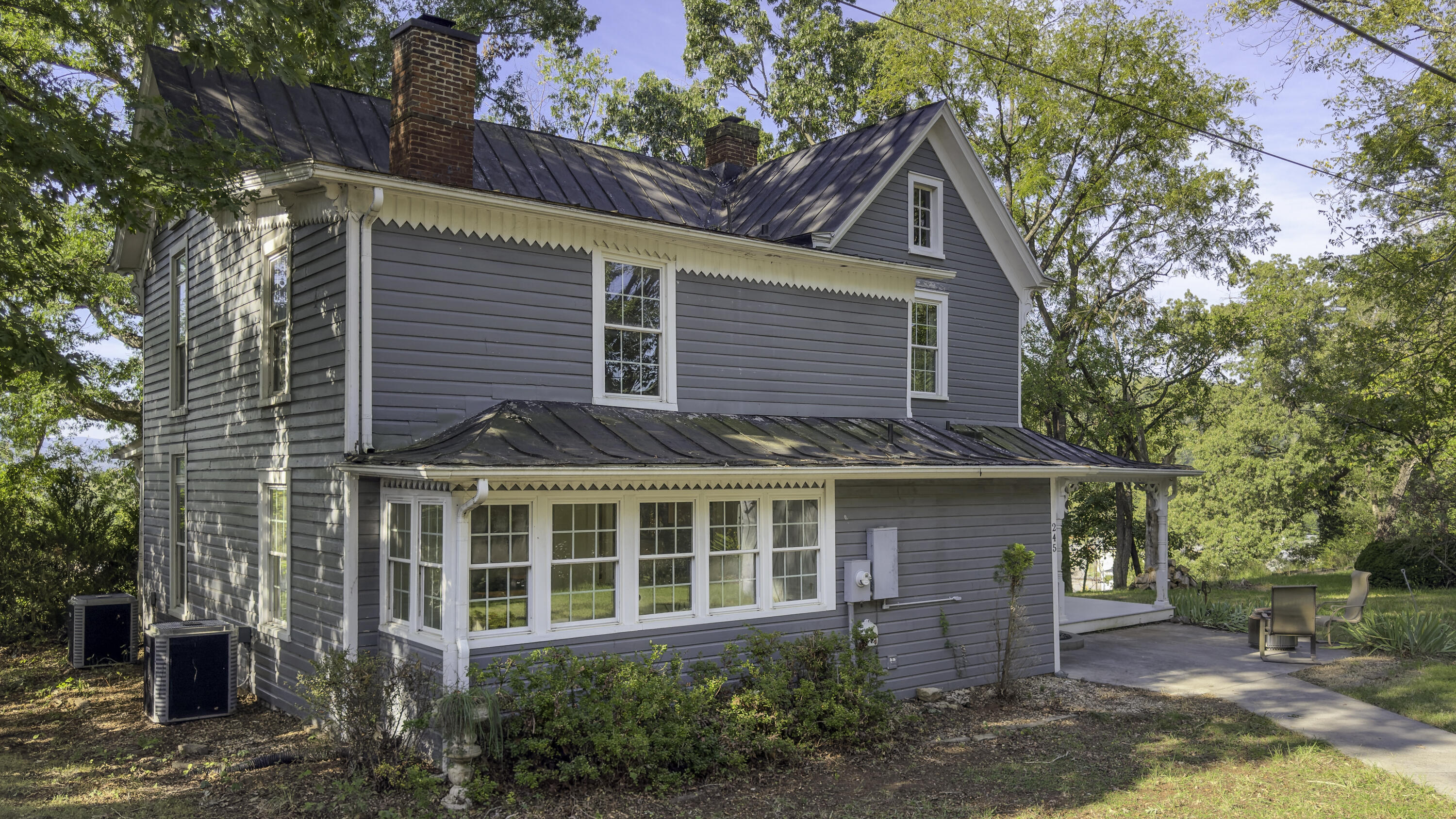 245 W 26TH St