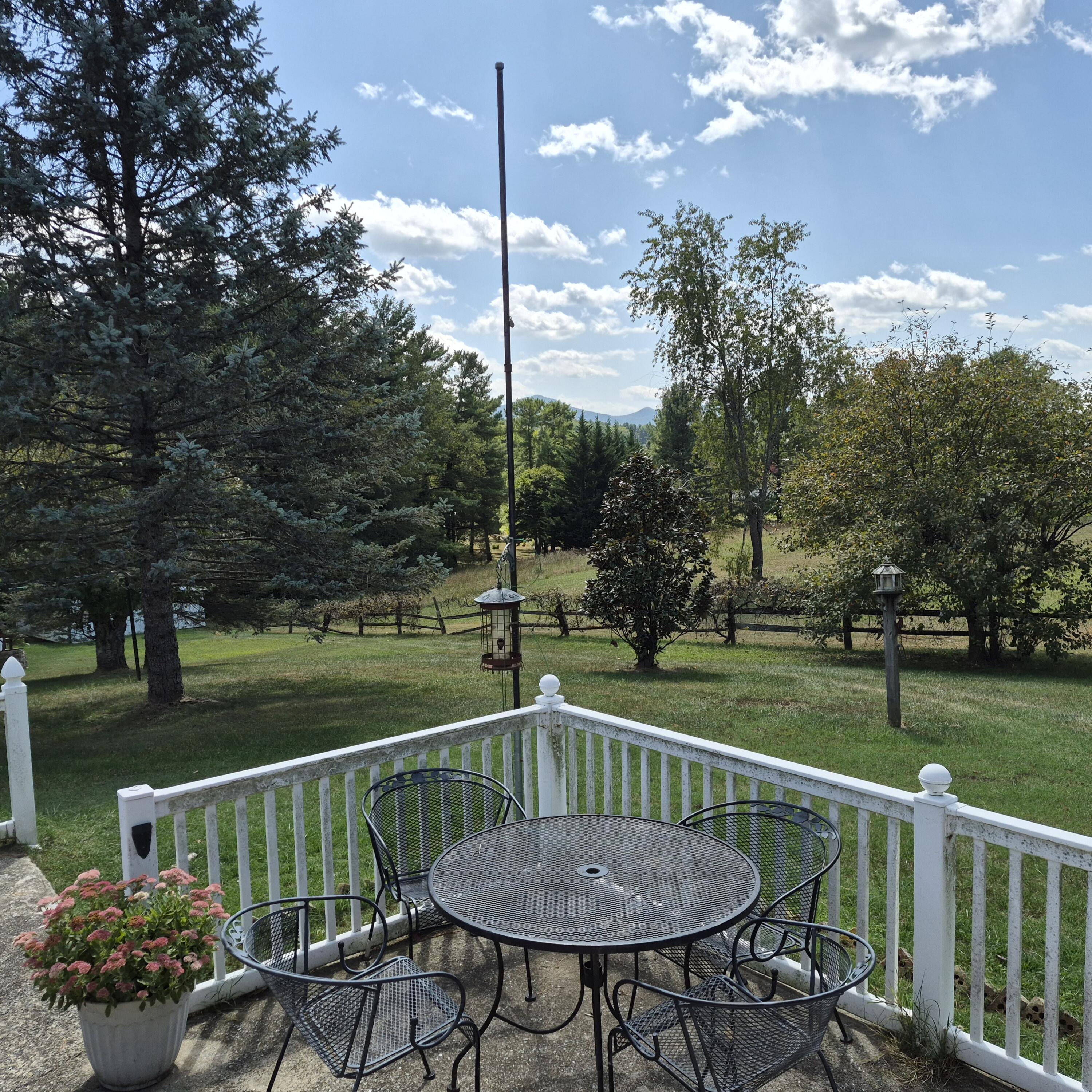 98 ACORN Ln
