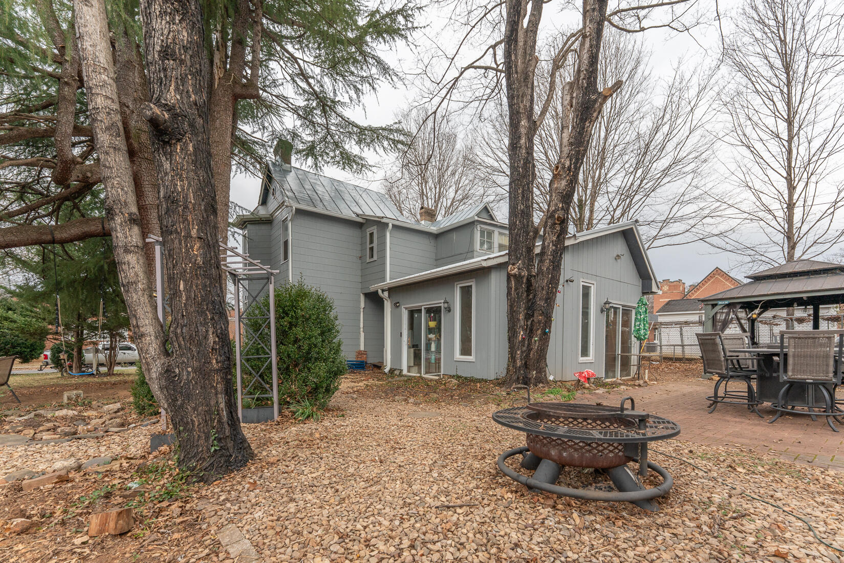 2354 Chestnut Ave