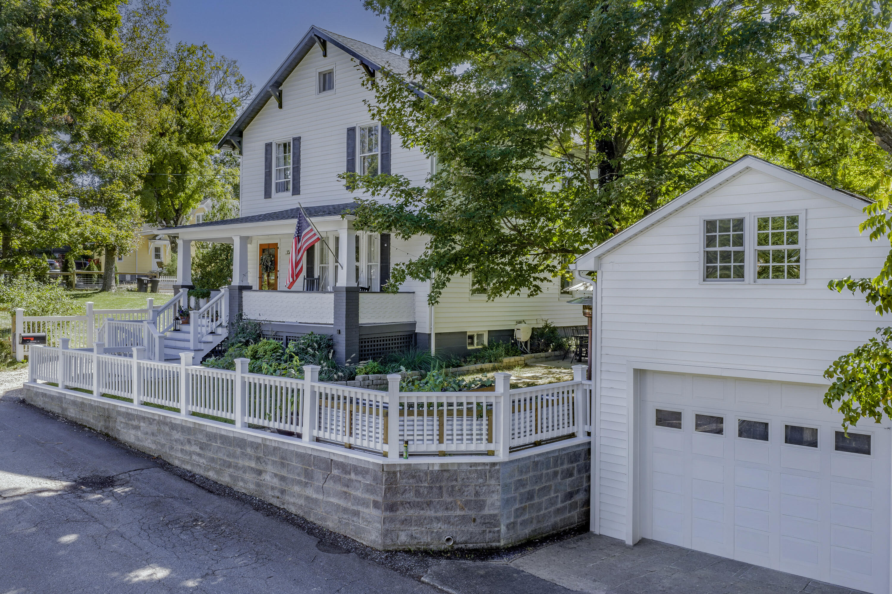 15 WESTSIDE Ct