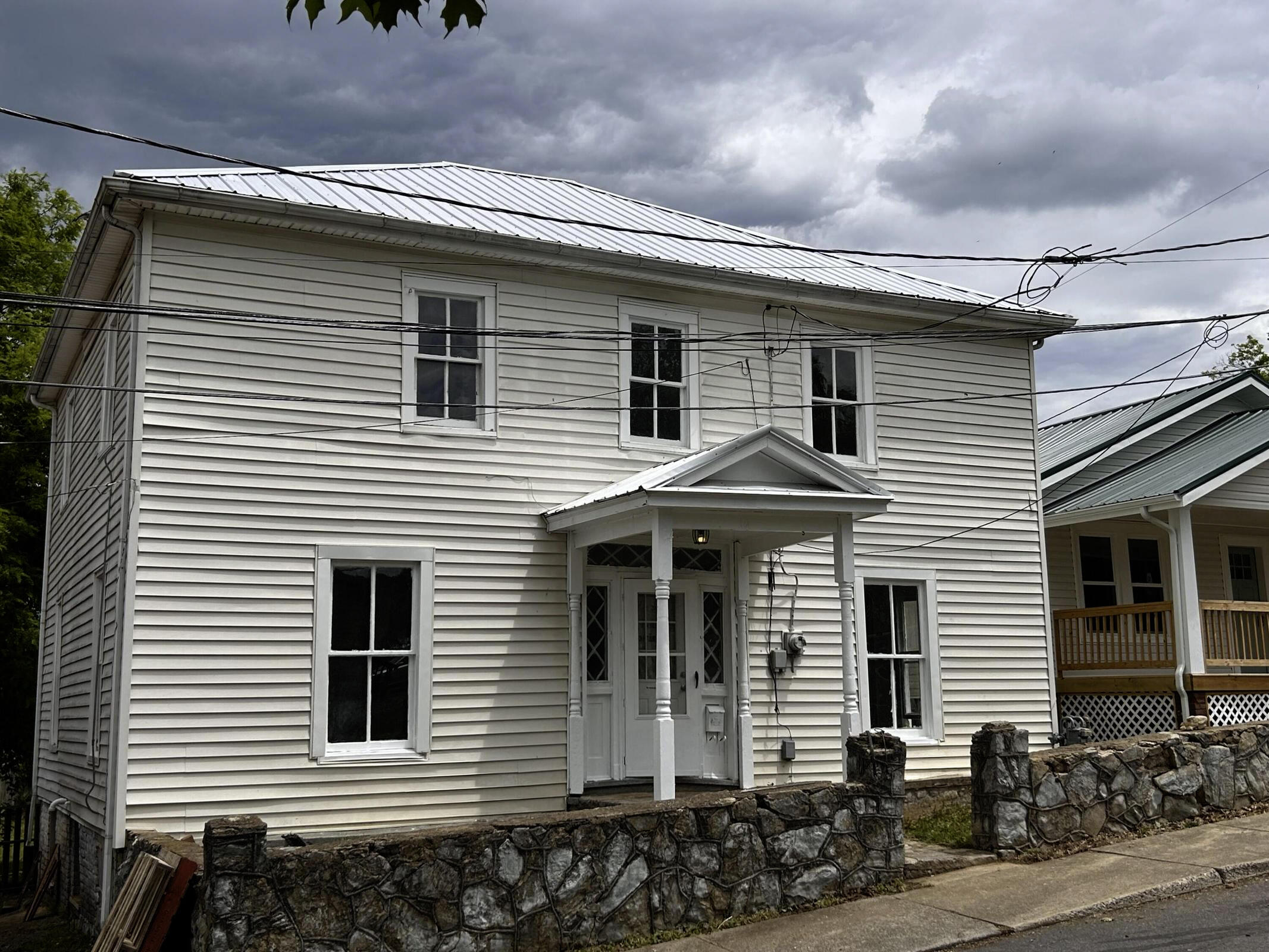 114 E Henry St