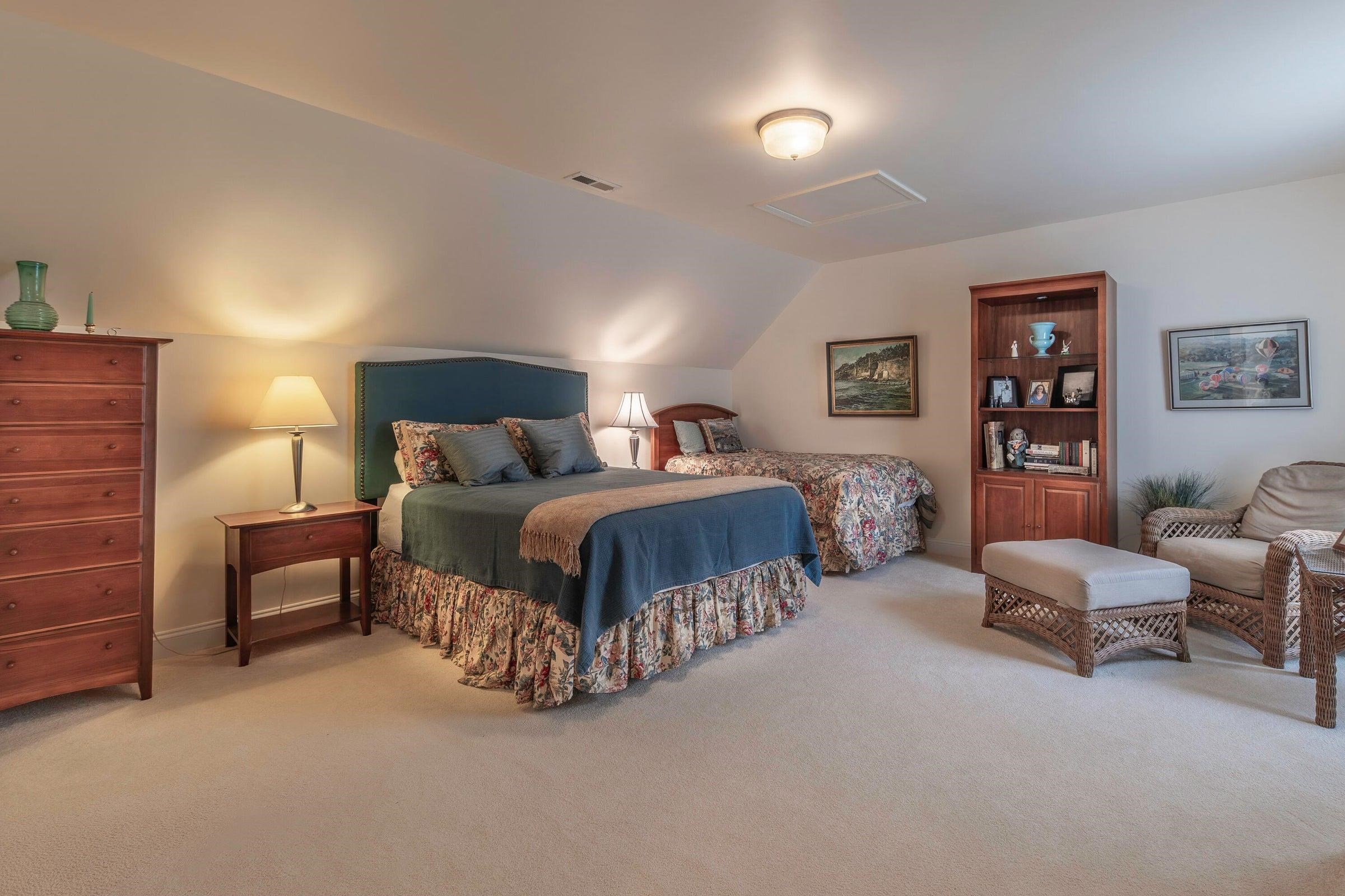 22 HAVEN OAK CT