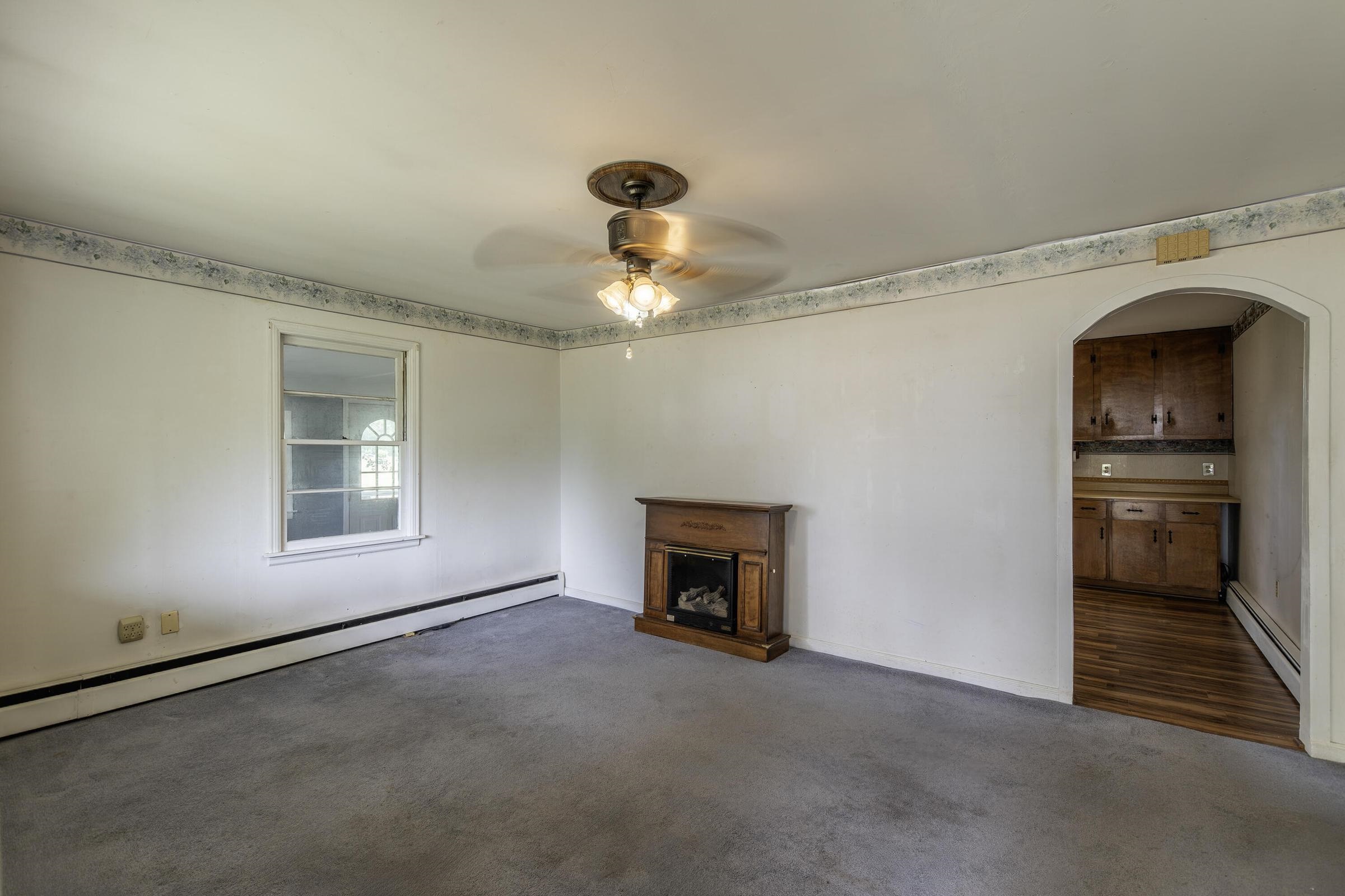 22 CONIFER LN