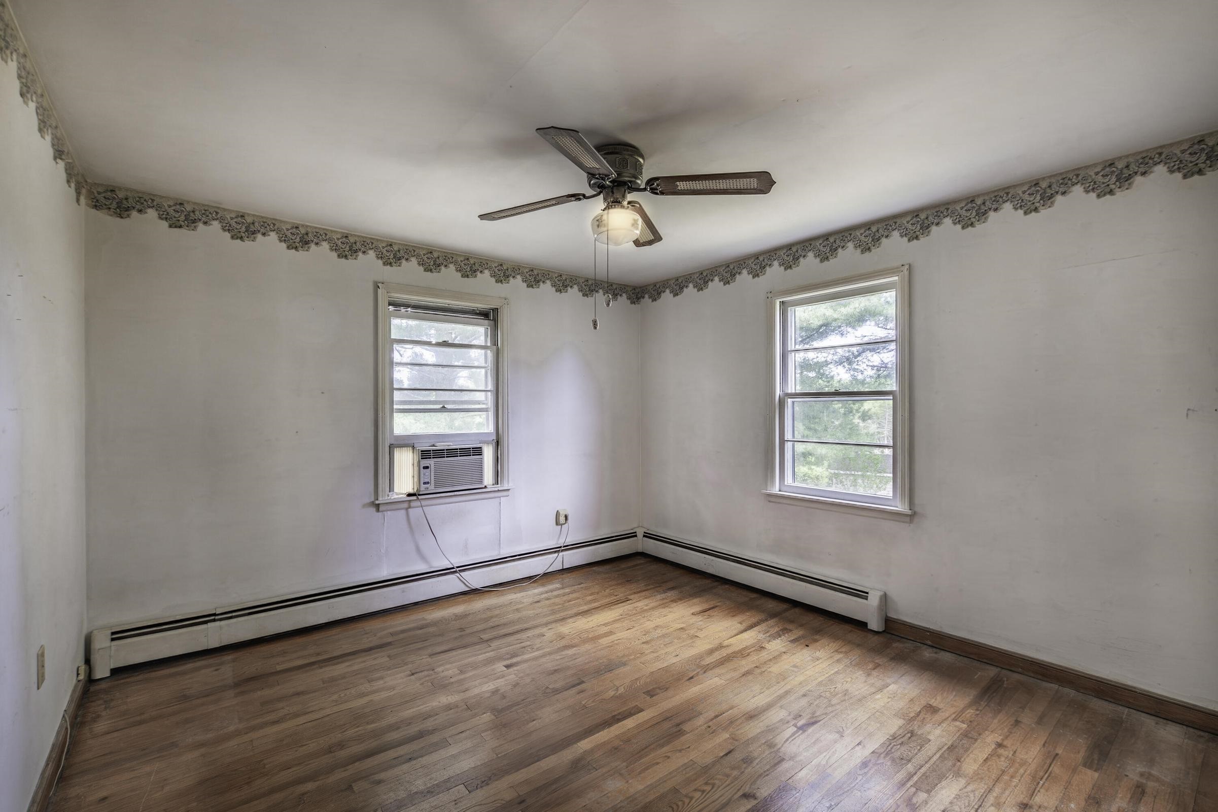 22 CONIFER LN