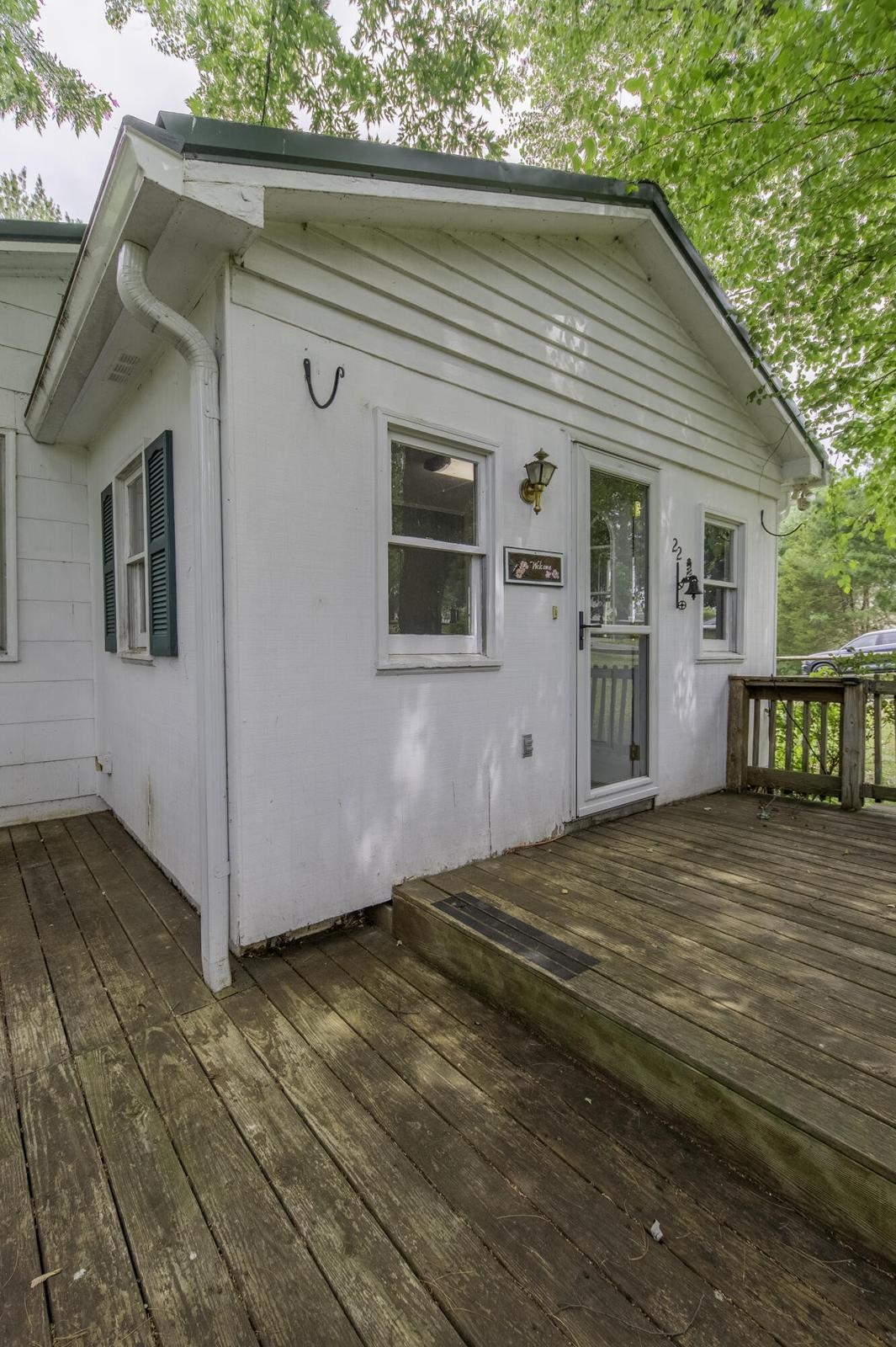 22 CONIFER LN