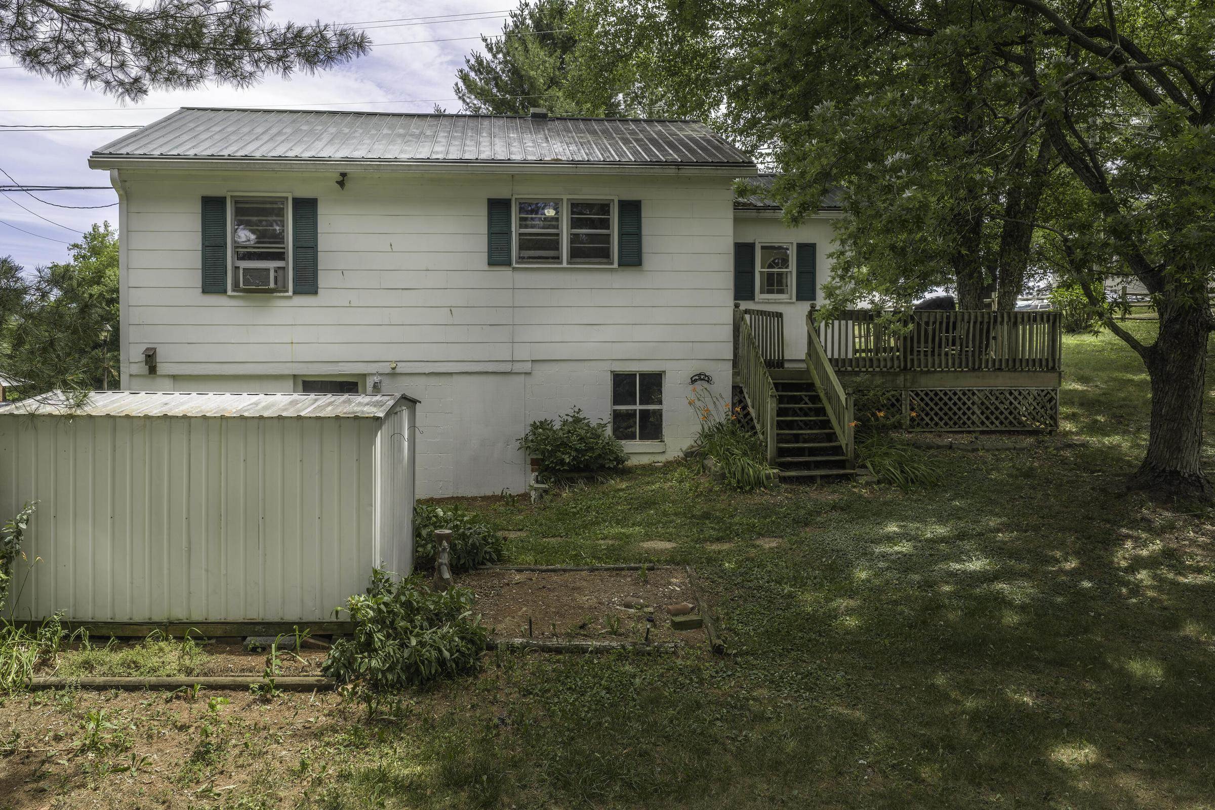 22 CONIFER LN