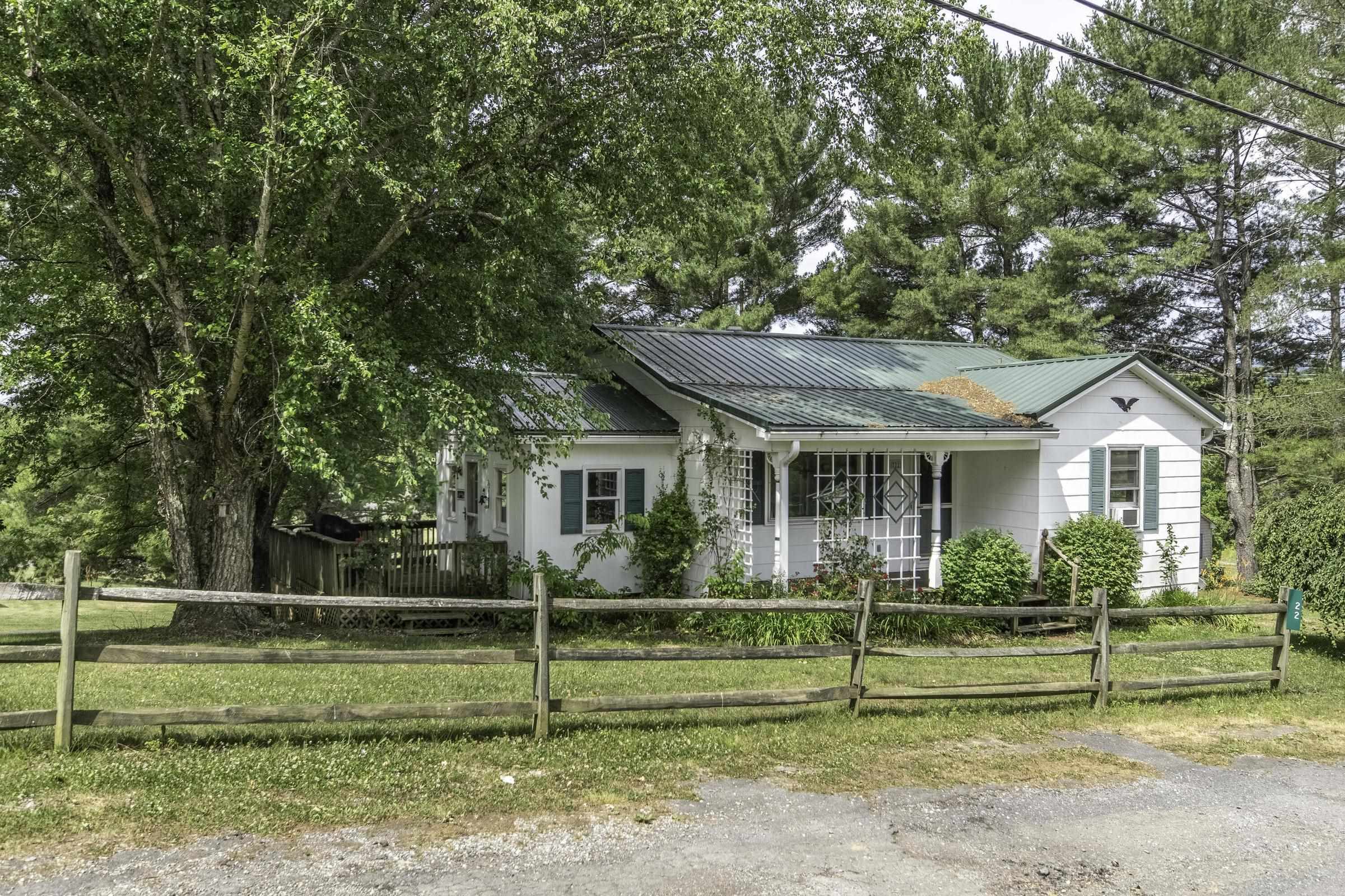 22 CONIFER LN
