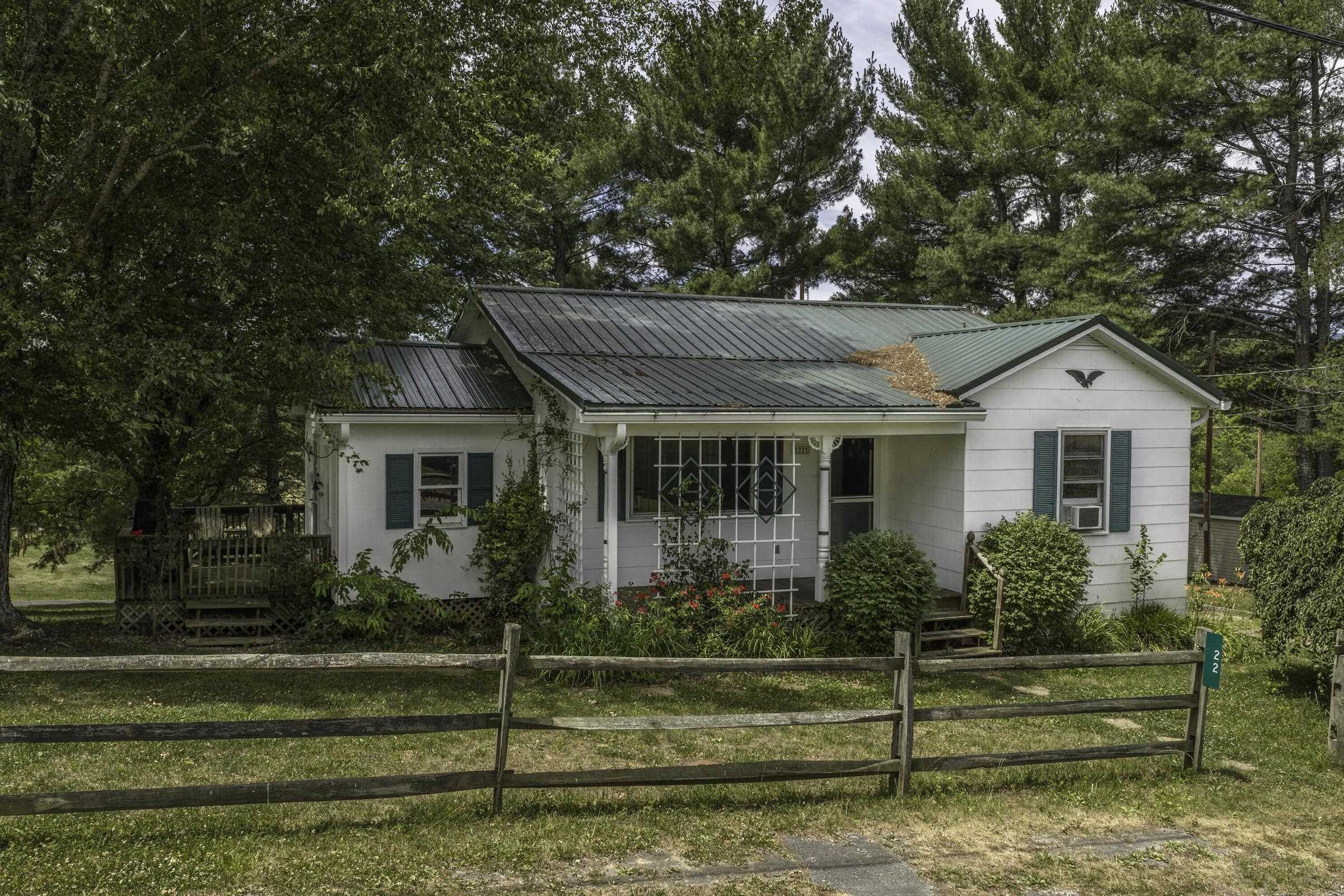 22 CONIFER LN