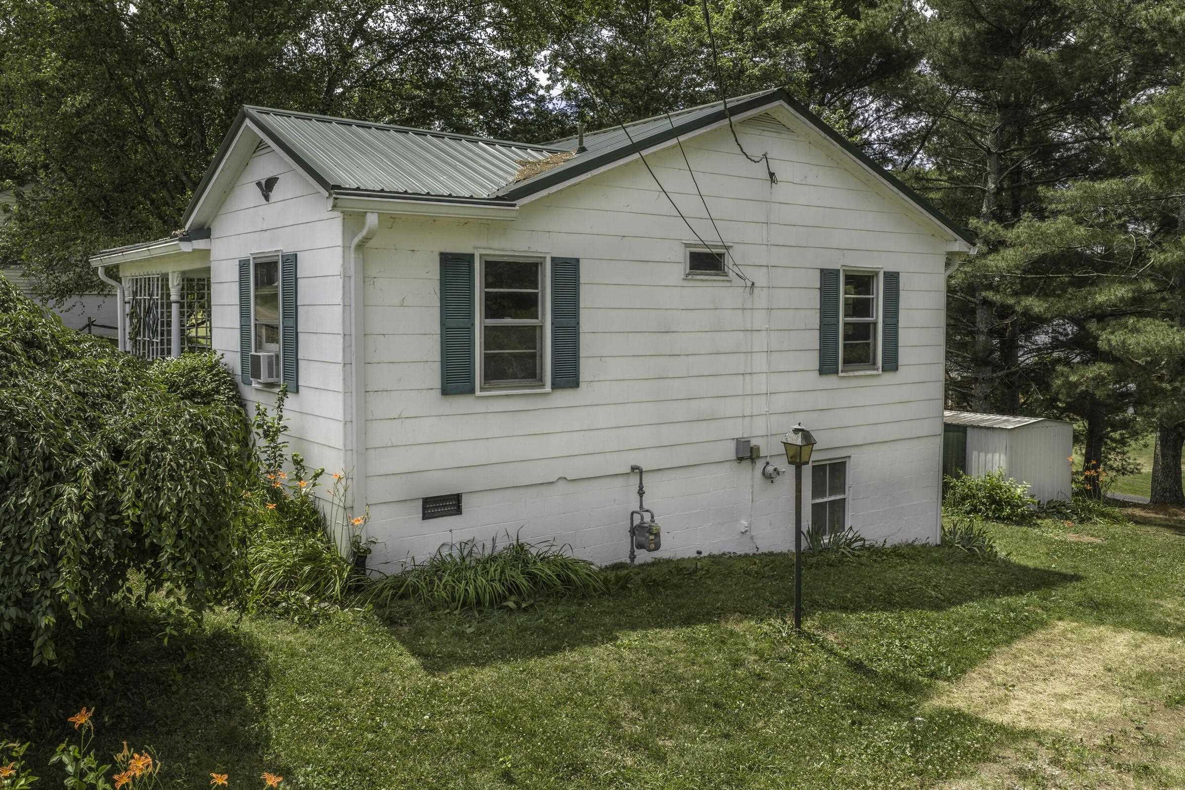 22 CONIFER LN