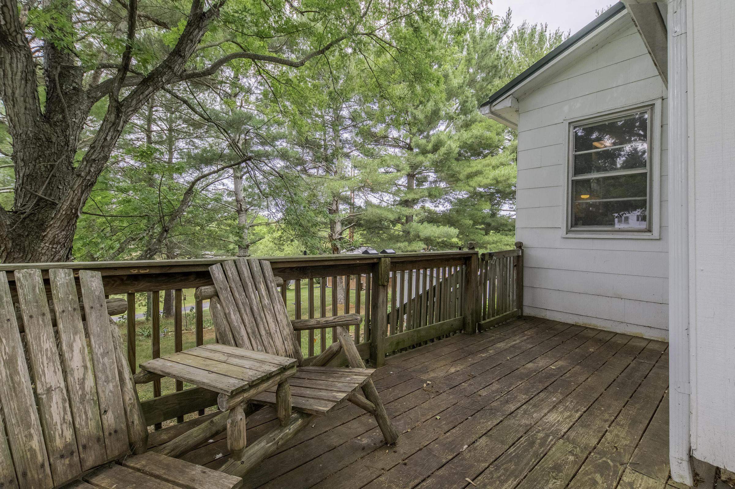 22 CONIFER LN