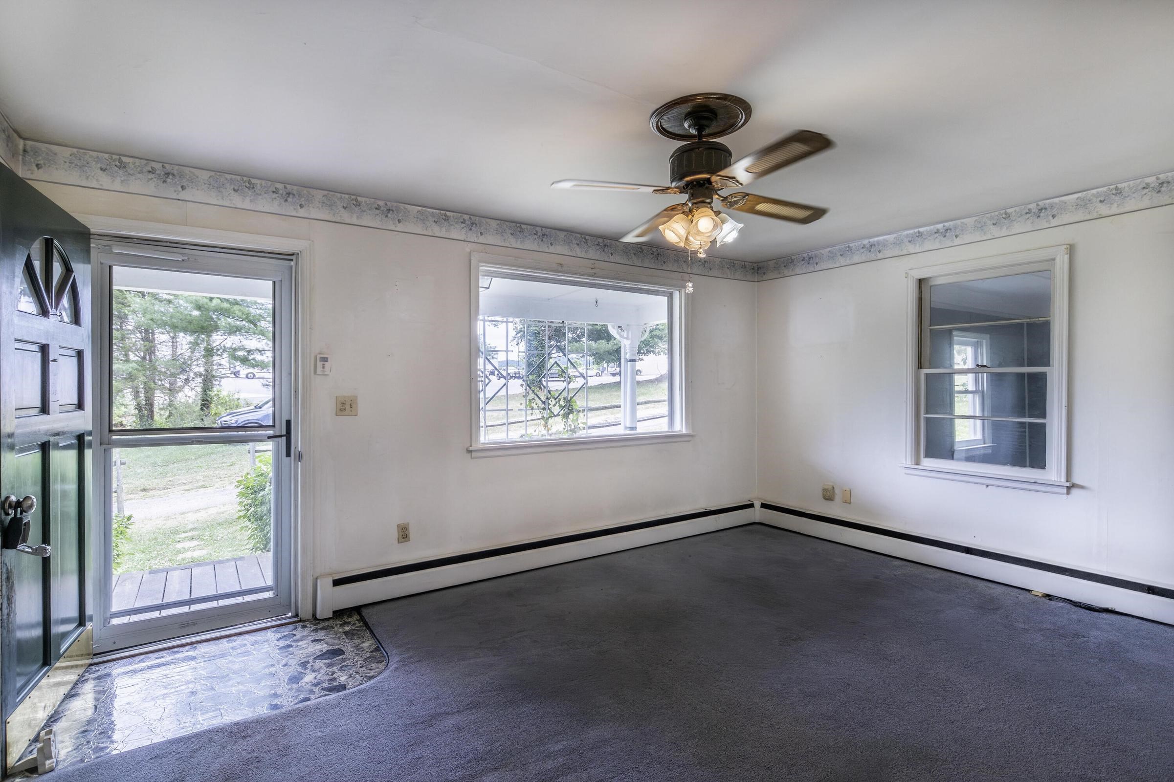 22 CONIFER LN