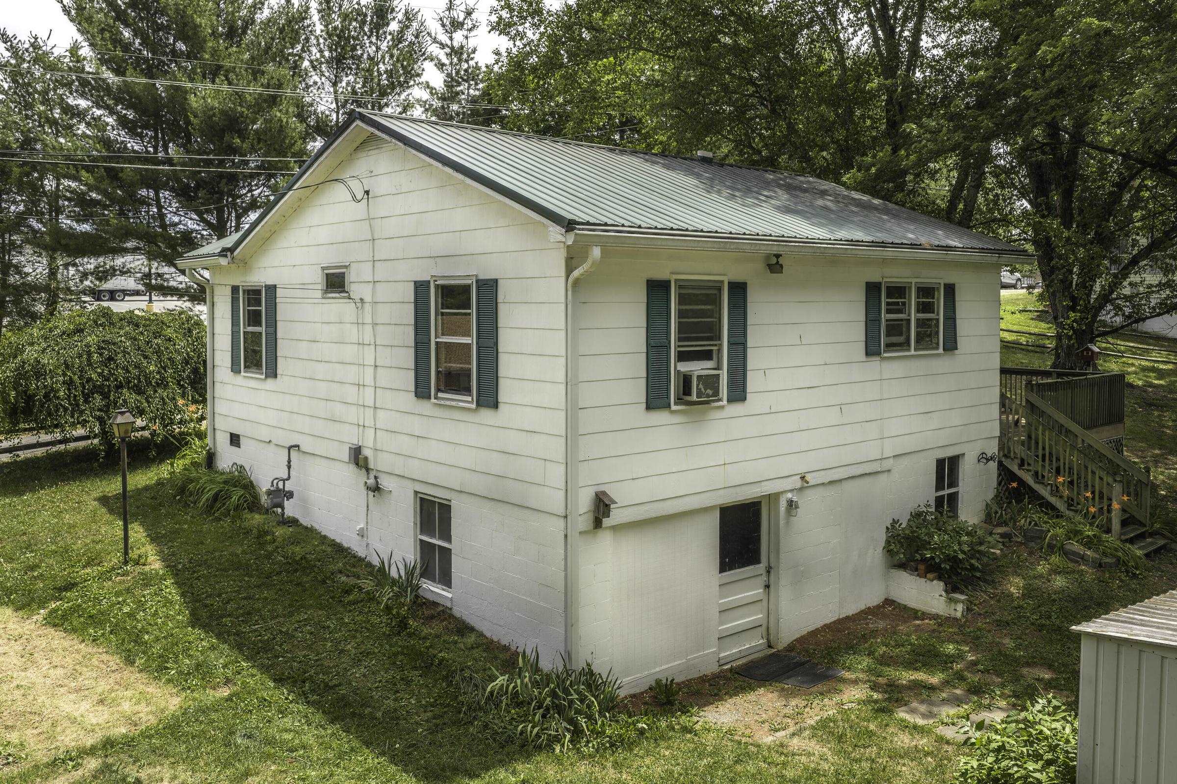 22 CONIFER LN