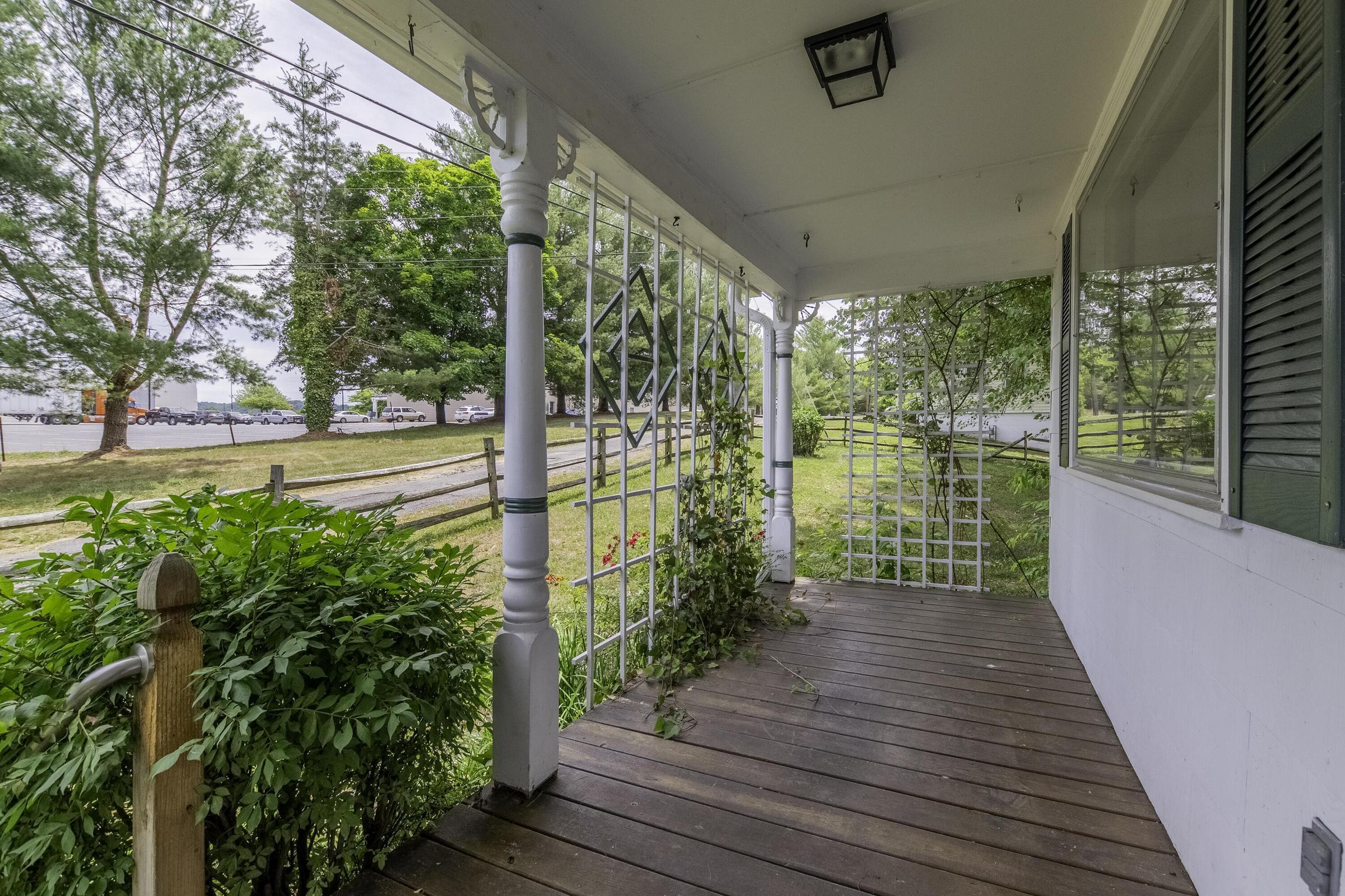 22 CONIFER LN
