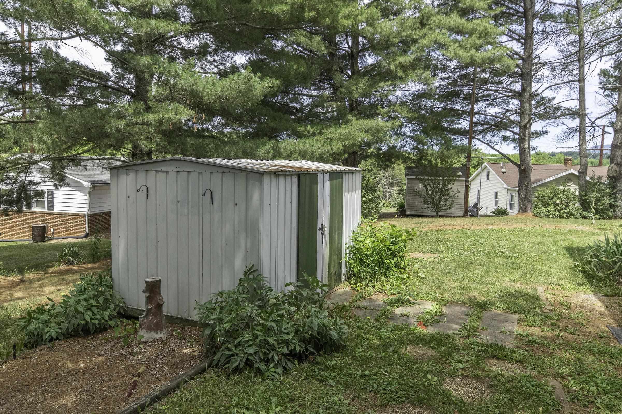 22 CONIFER LN