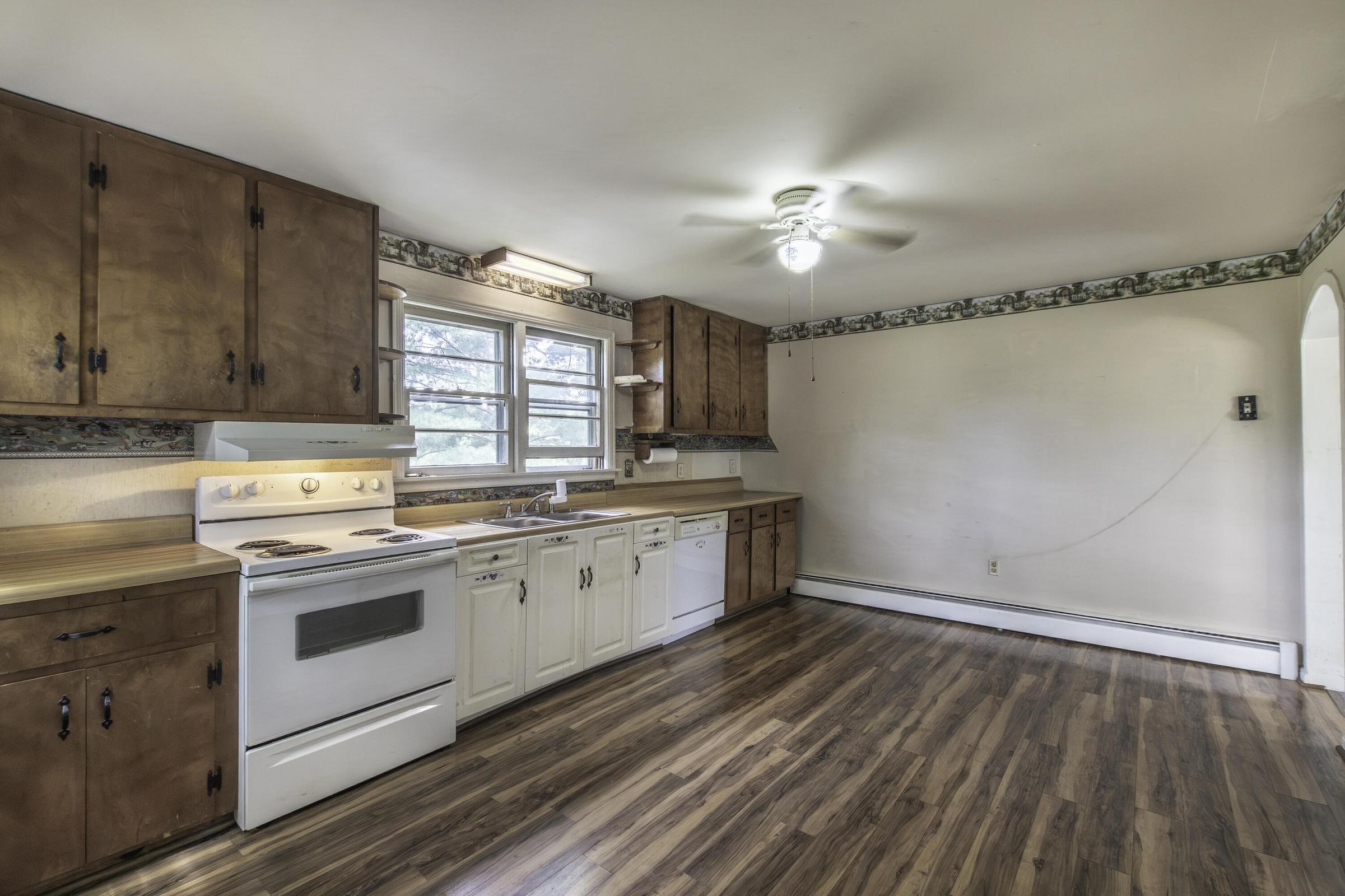 22 CONIFER LN