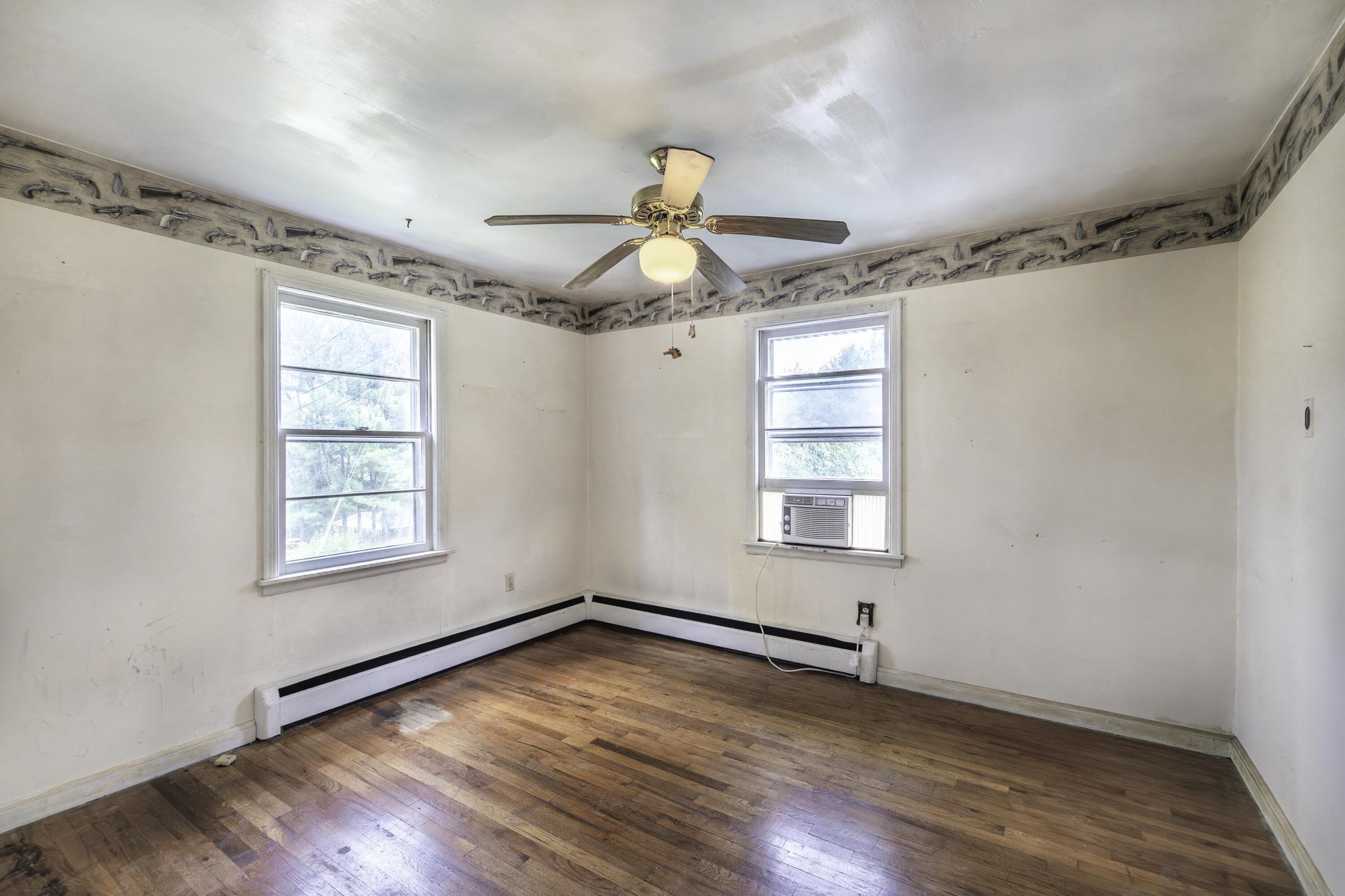 22 CONIFER LN