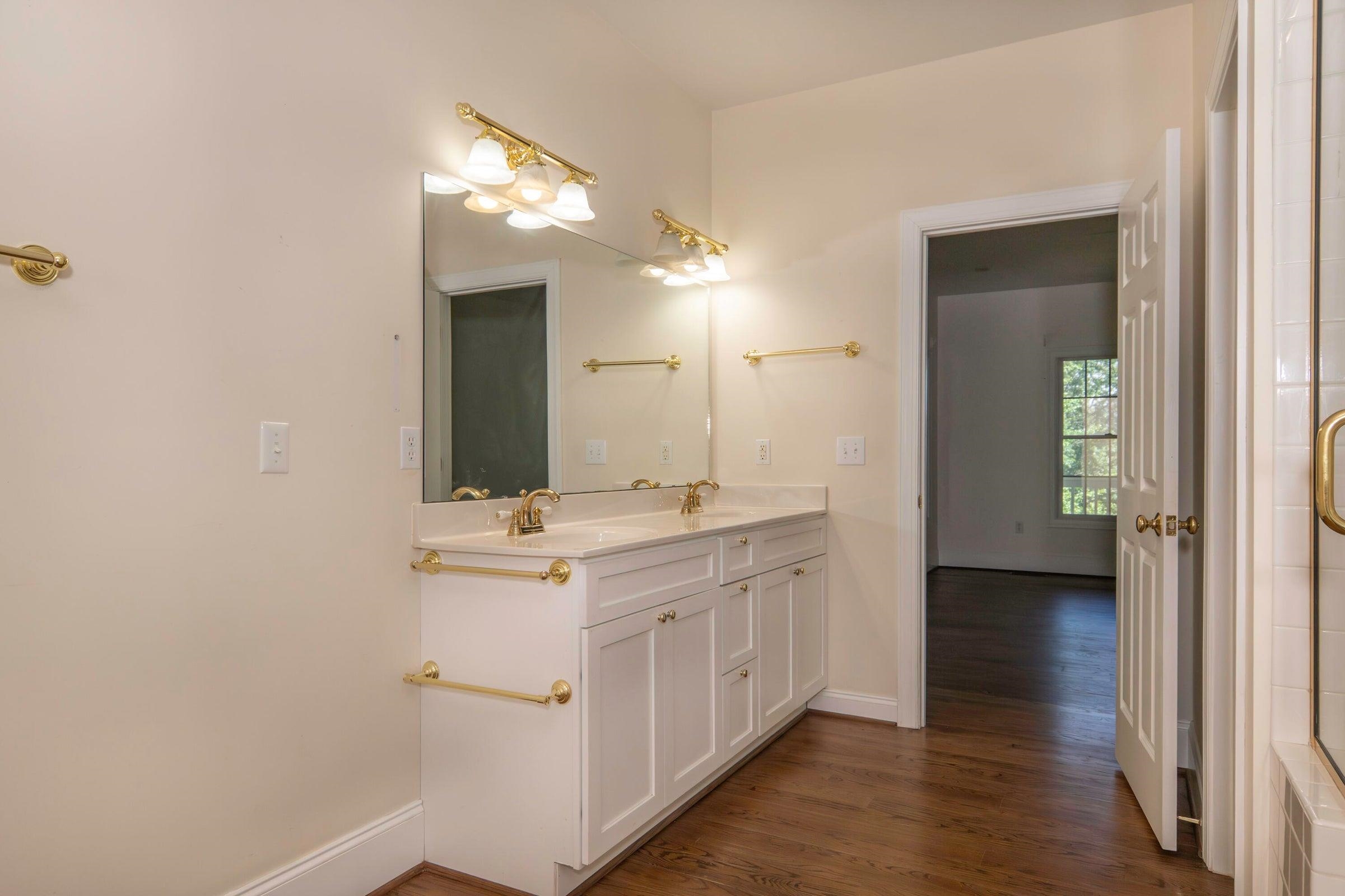 190 HENRY HILL DR