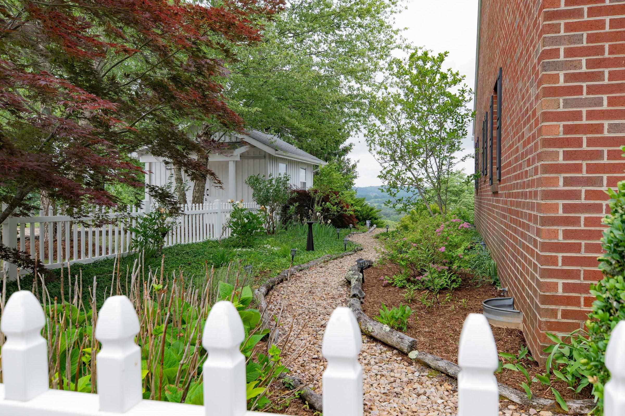 1274 MAURY RIVER RD