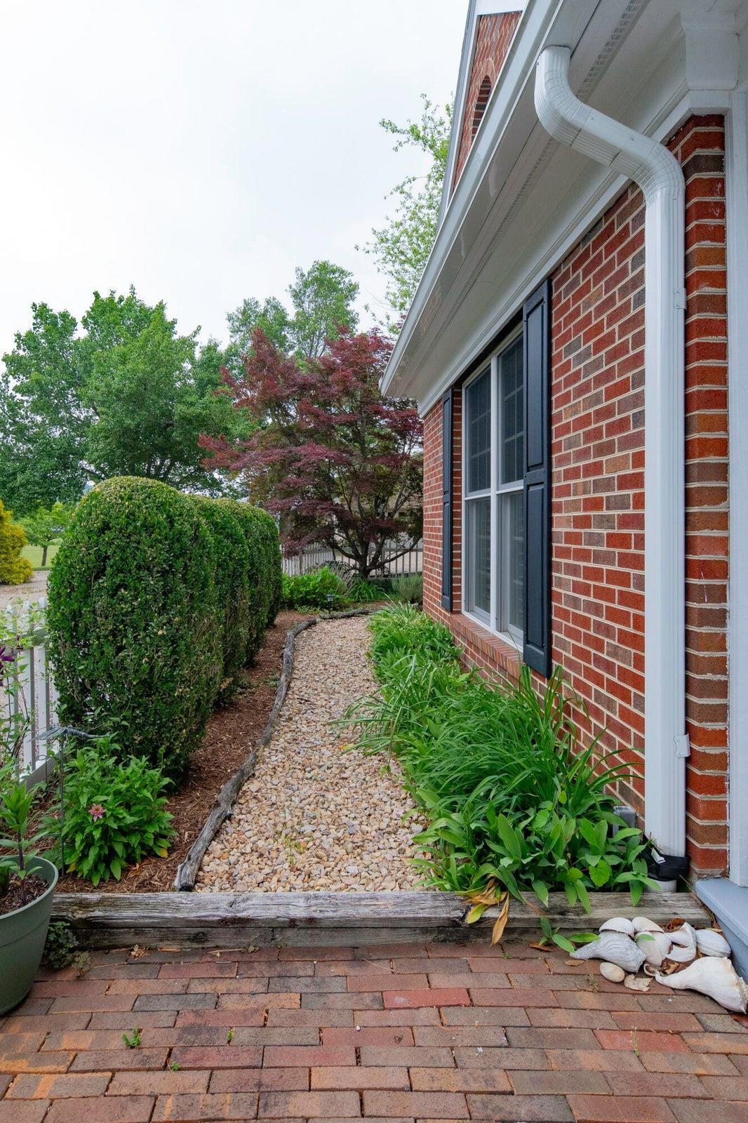 1274 MAURY RIVER RD