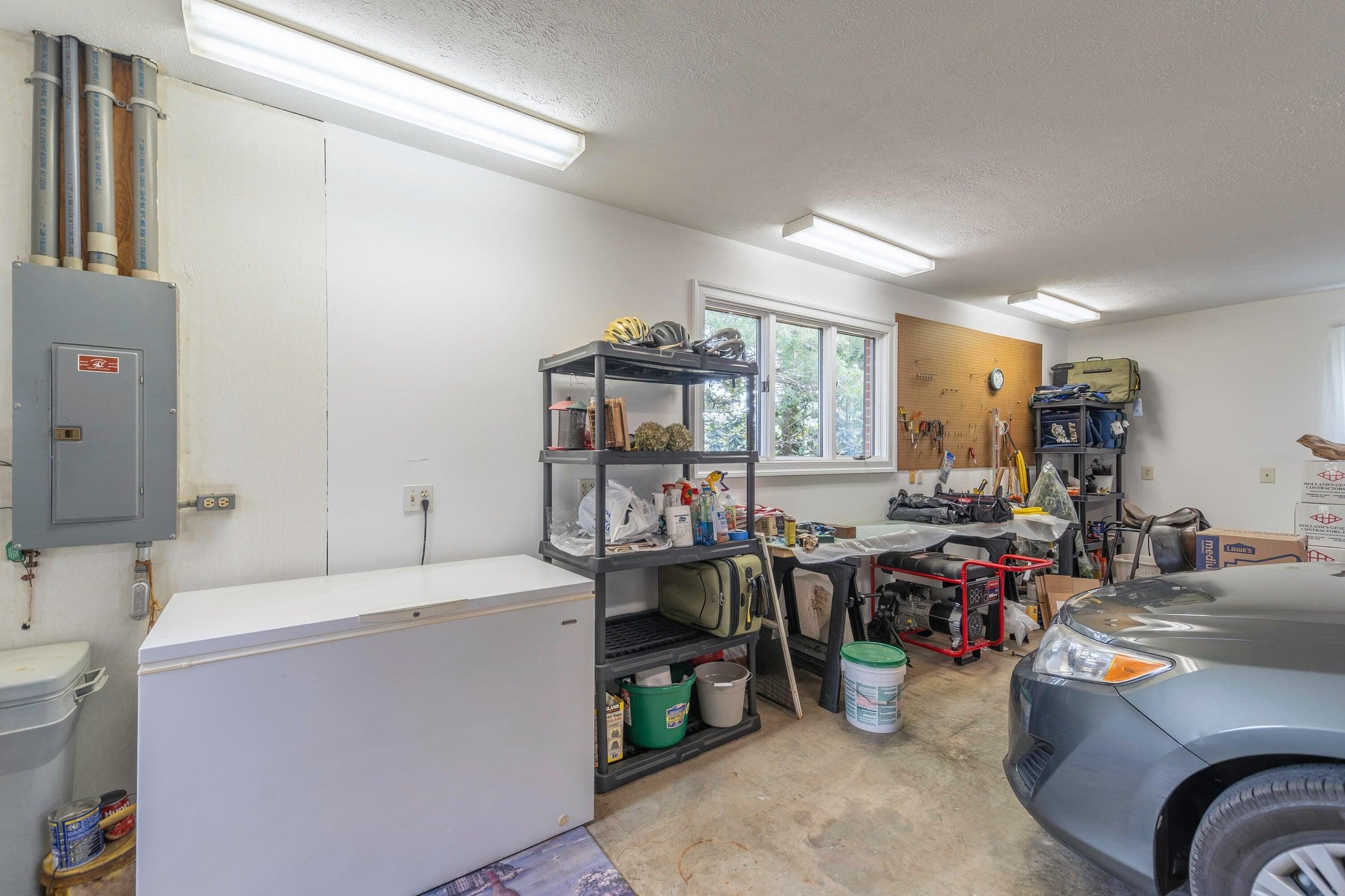 1274 MAURY RIVER RD