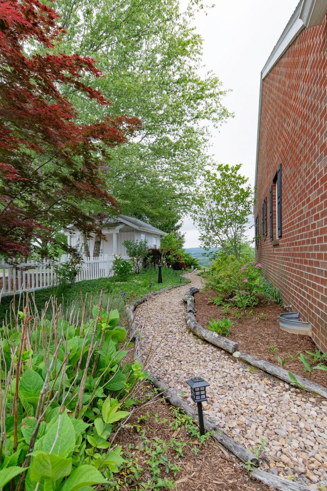 1274 MAURY RIVER RD