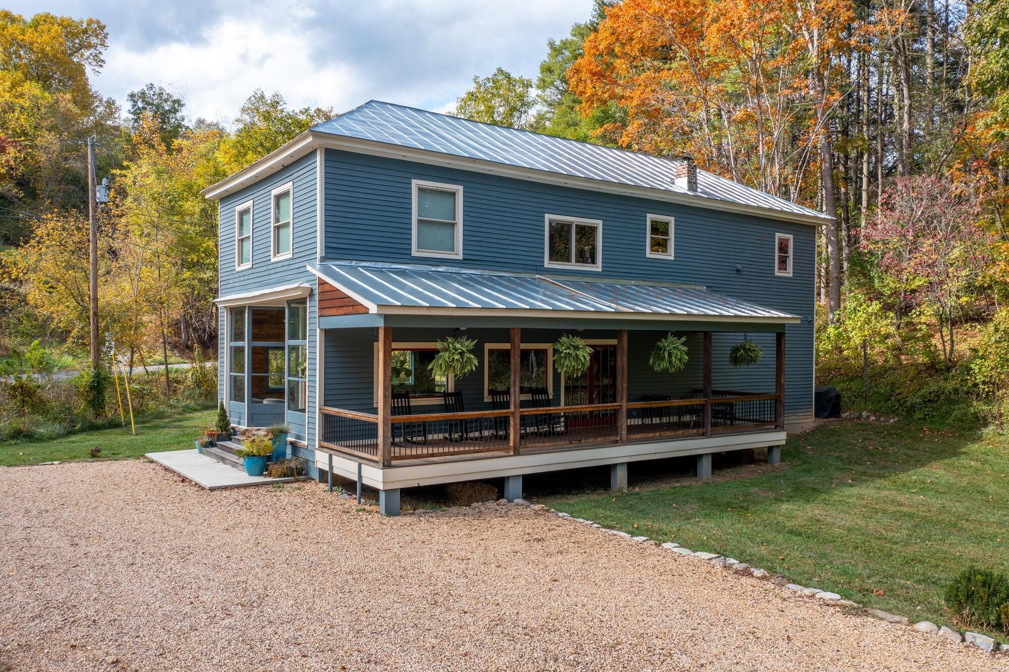 1464 BLUE GRASS TRL