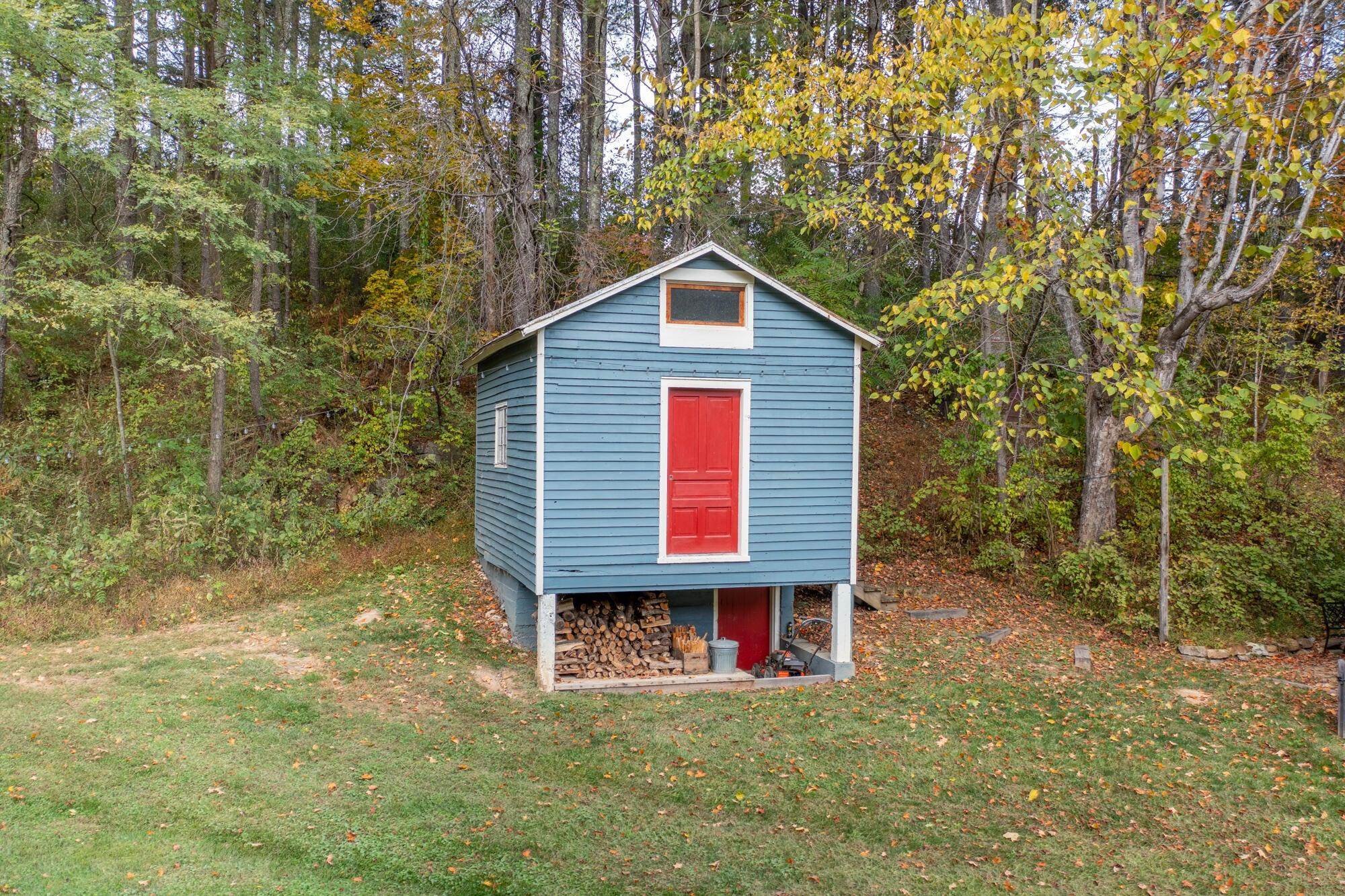 1464 BLUE GRASS TRL