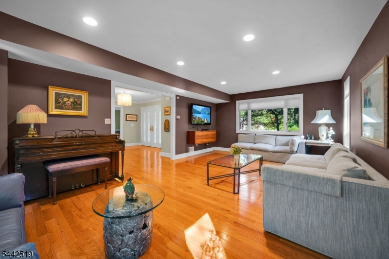 4 Halifax Dr