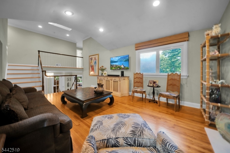 4 Halifax Dr